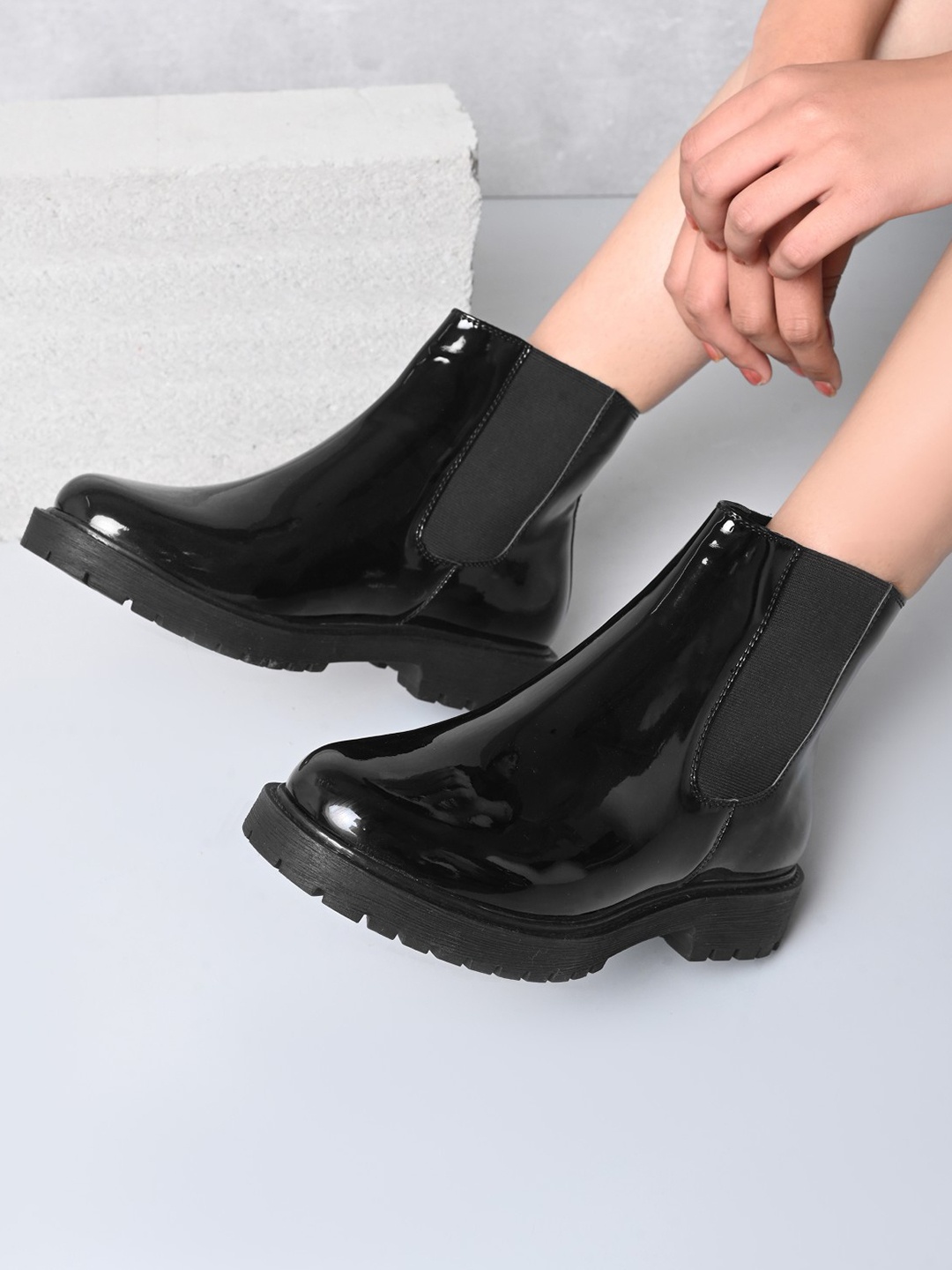 

San Frissco Women Glossy Block-Heeled Chelsea Boots, Black