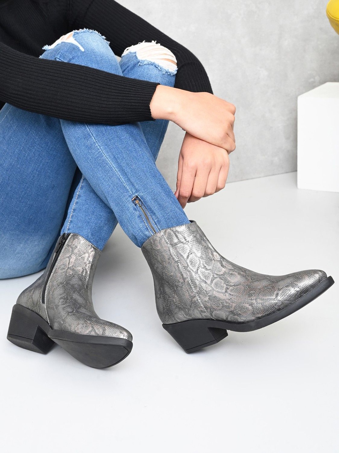 

San Frissco Women Textured Block Heel Boots, Grey
