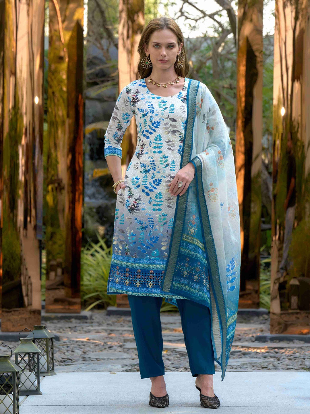 

MOJILAA Women Floral Printed Regular Pure Cotton Kurta with Trousers & With Dupatta, Purple