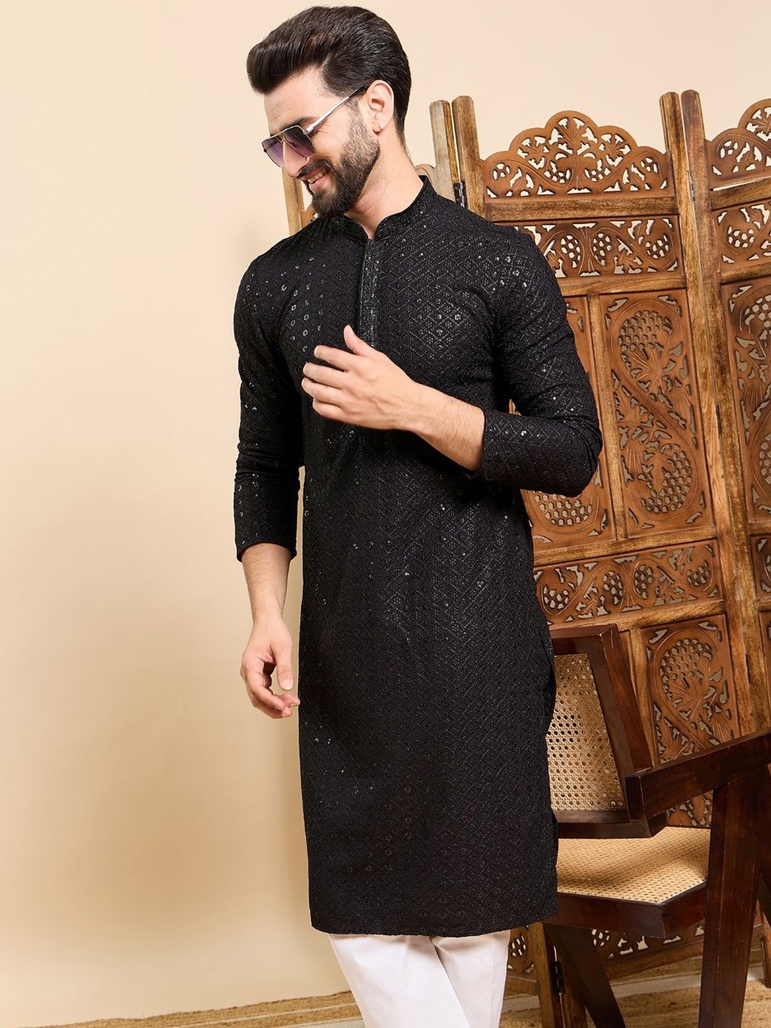 

House of Pataudi Mandarin Collar Floral Embroidered Straight Kurta, Black