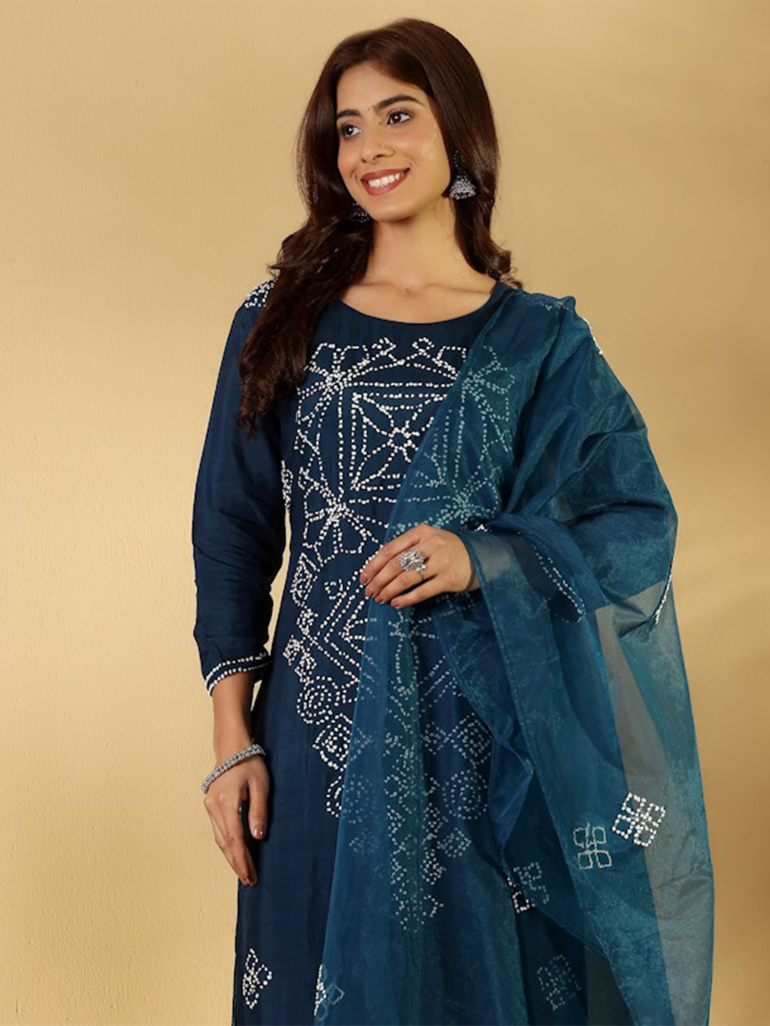 

House of Pataudi Embroidered Chanderi Silk Straight Kurta With Trousers & Dupatta., Navy blue