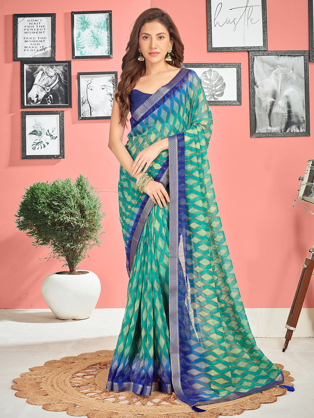 

Sangria Printed Saree With Blouse Piece, Green