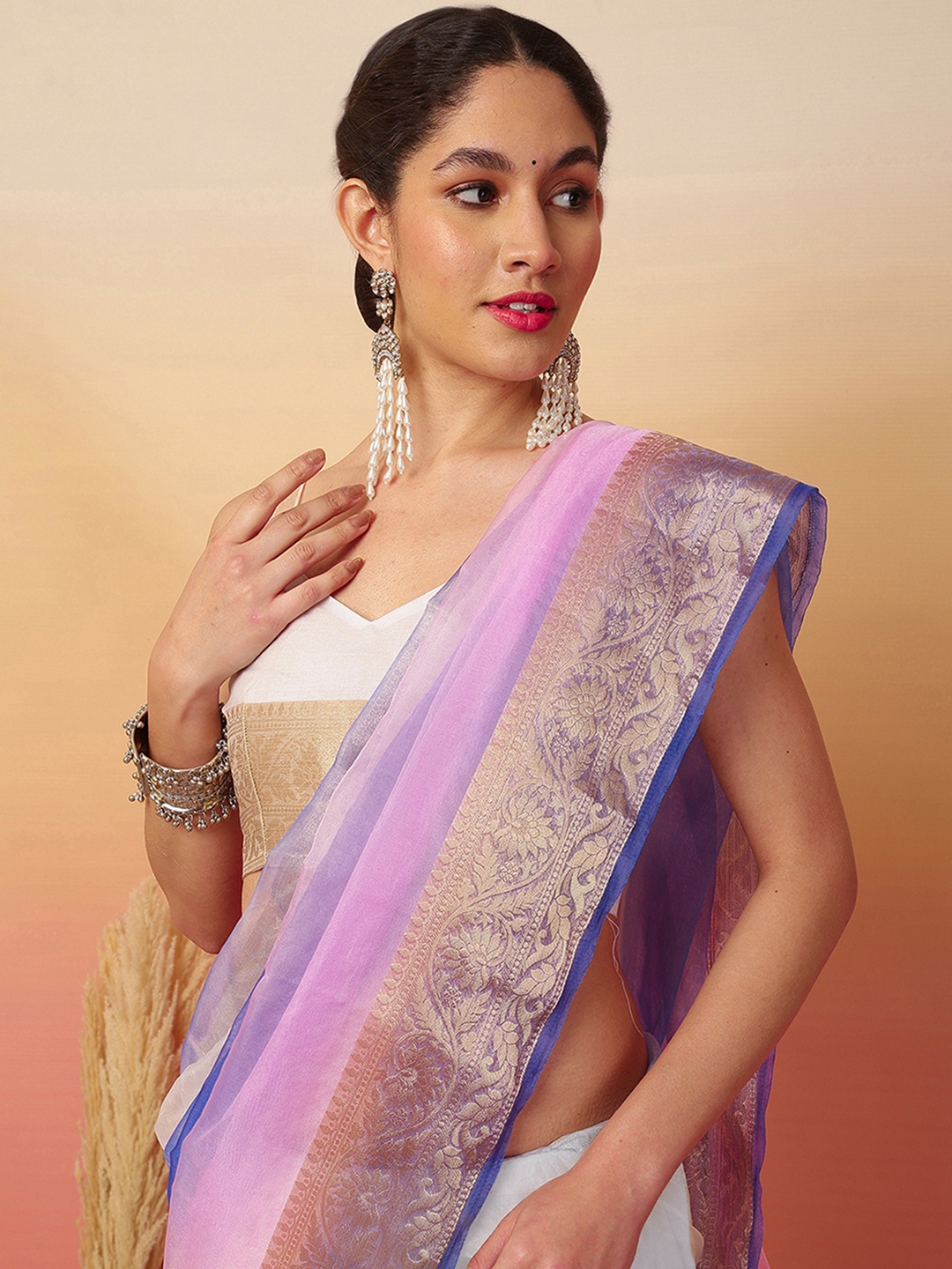 

Sangria Tie and Dye Woven Design Zari Organza Saree With Unstitched Blouse Piece, Pink