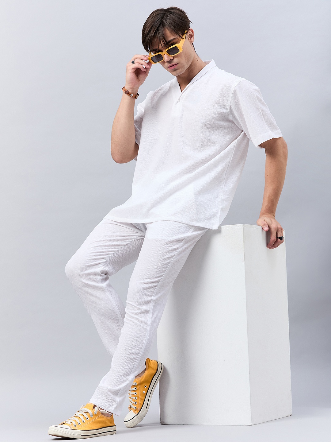 

Style Quotient V-Neck T-Shirt & Trousers, White
