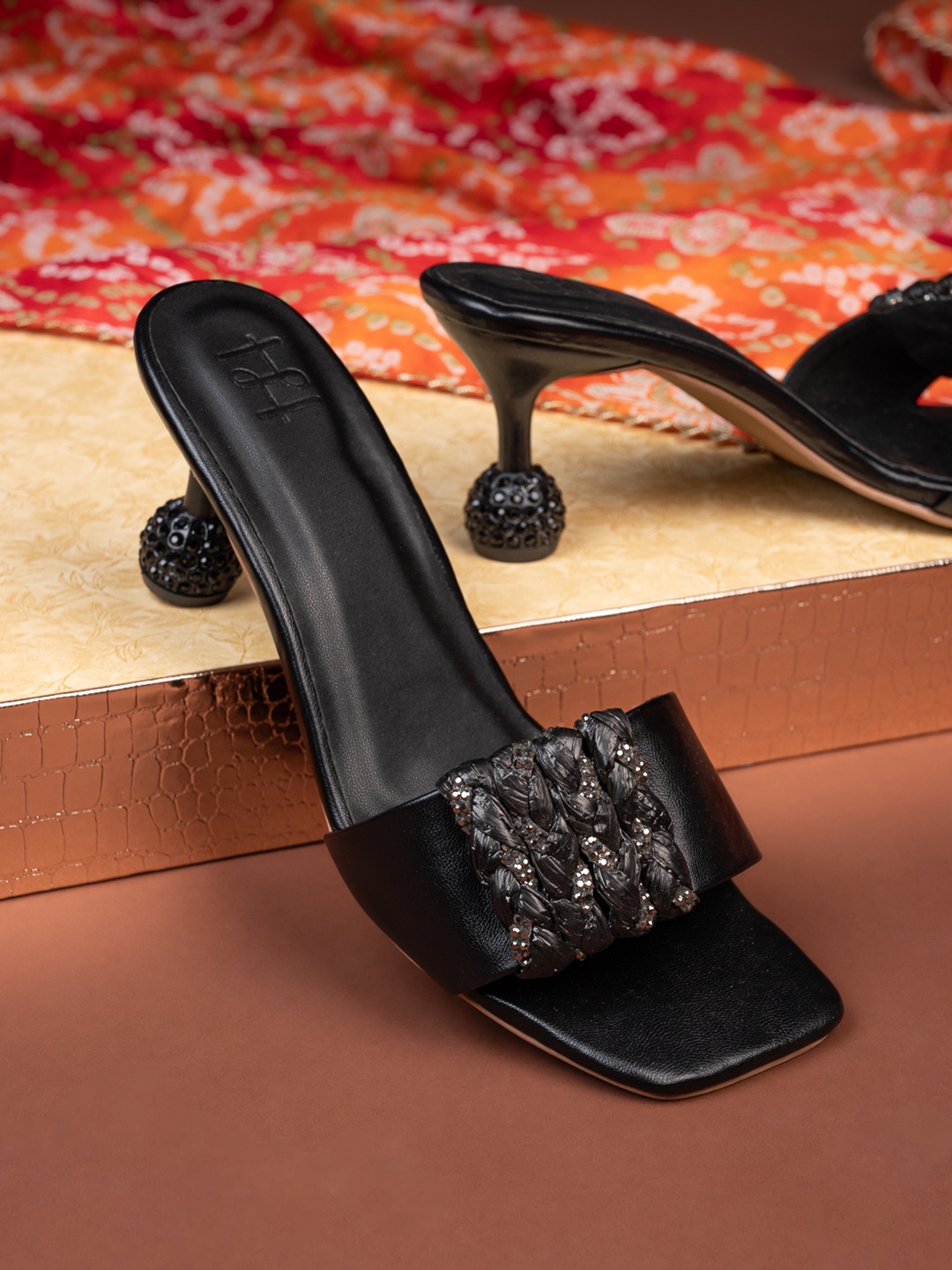 

Hydes N Hues Women Kitten Heel Sandals, Black