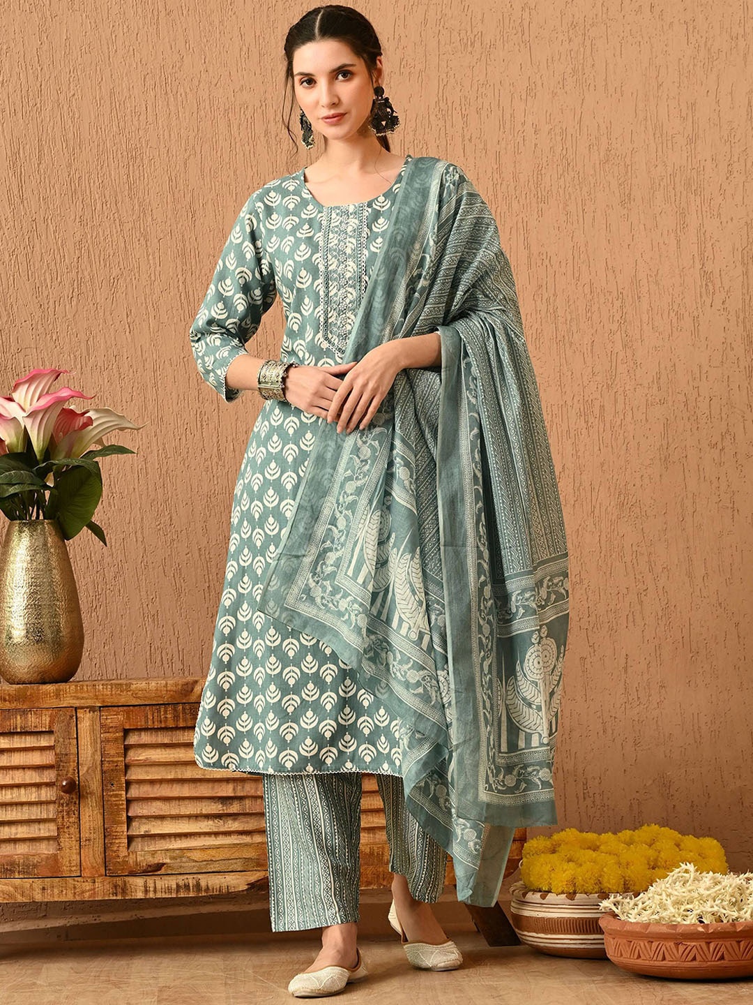 

Anouk Women Floral Printed Regular Kurta with Trousers & With Dupatta, Grey