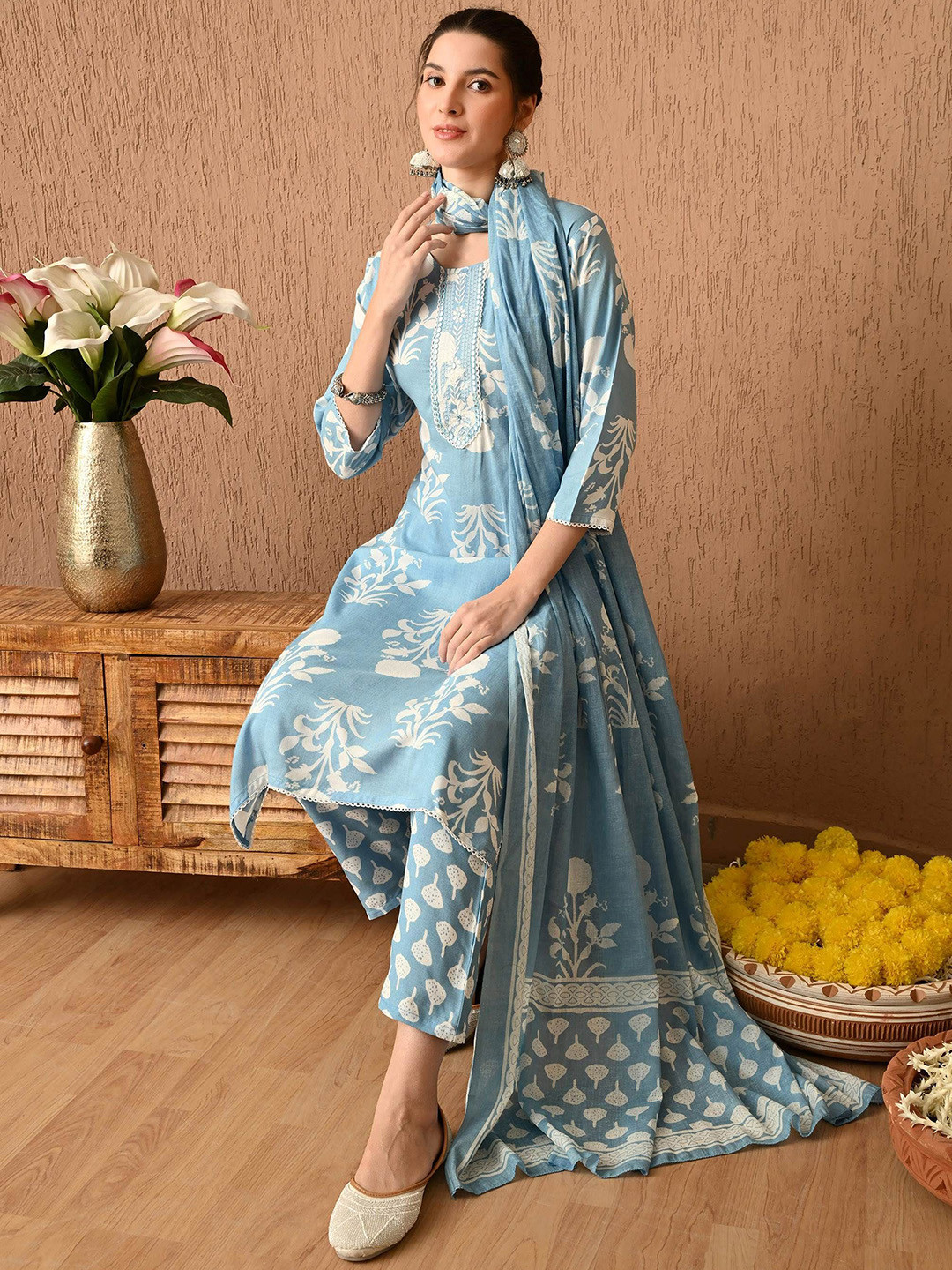 

Anouk Women Floral Printed Regular Kurta with Trousers & With Dupatta, Blue