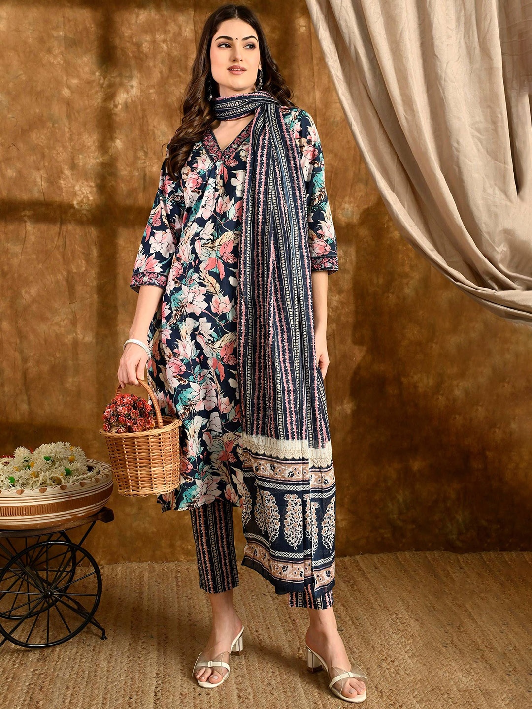 

Anouk Women Floral Printed Regular Pure Cotton Kurta with Trousers & With Dupatta, Navy blue