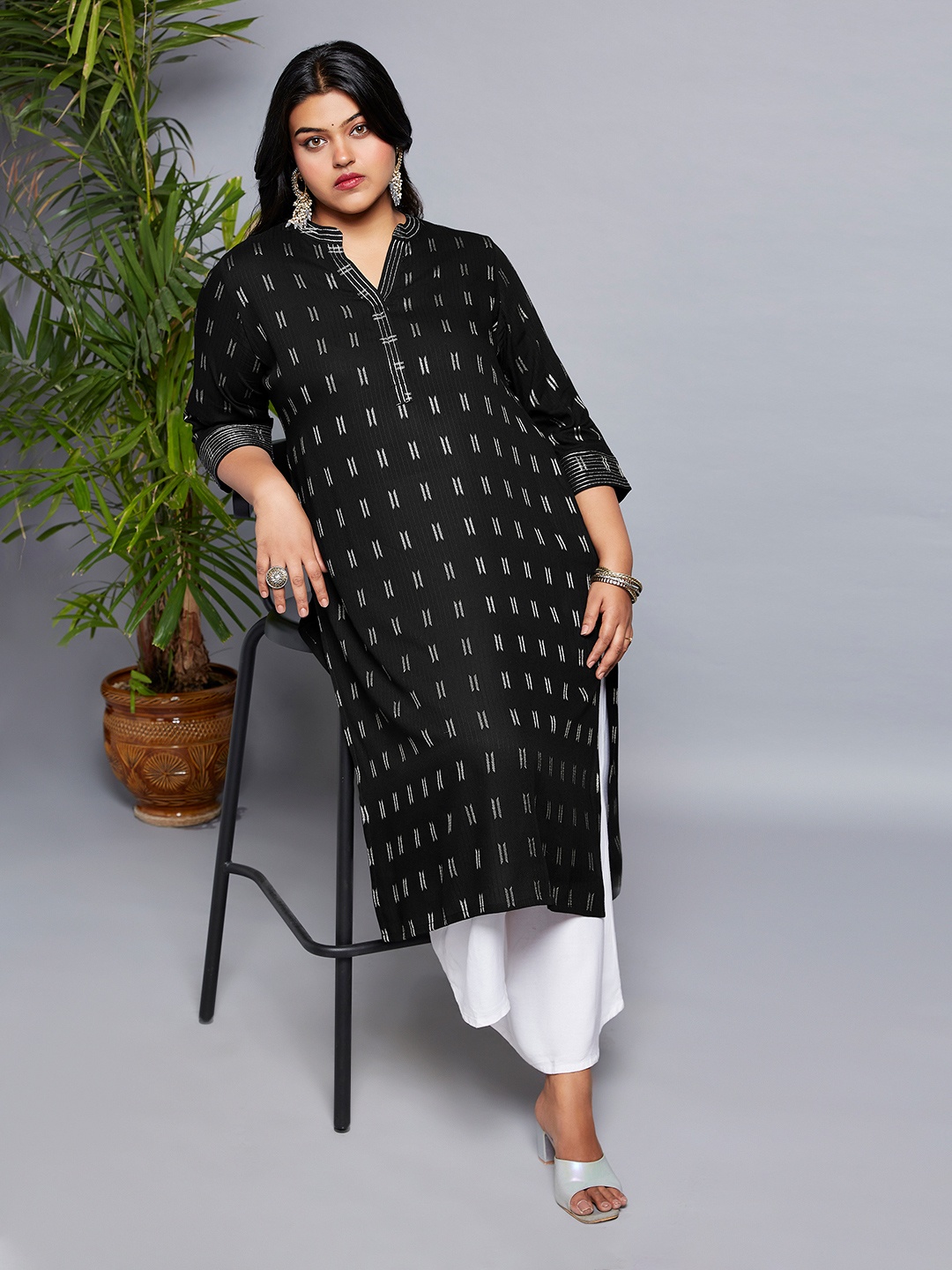 

Globus Gloplus Mandarin Collar Zari Detail Woven Design Straight Plus Size Workwear Kurta, Black