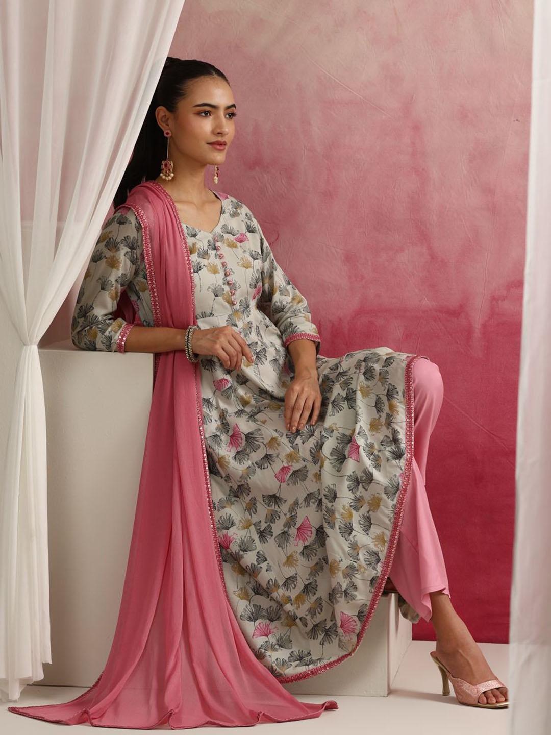 

Khushal K Women Floral Printed Regular Kurta with Palazzos & With Dupatta, White