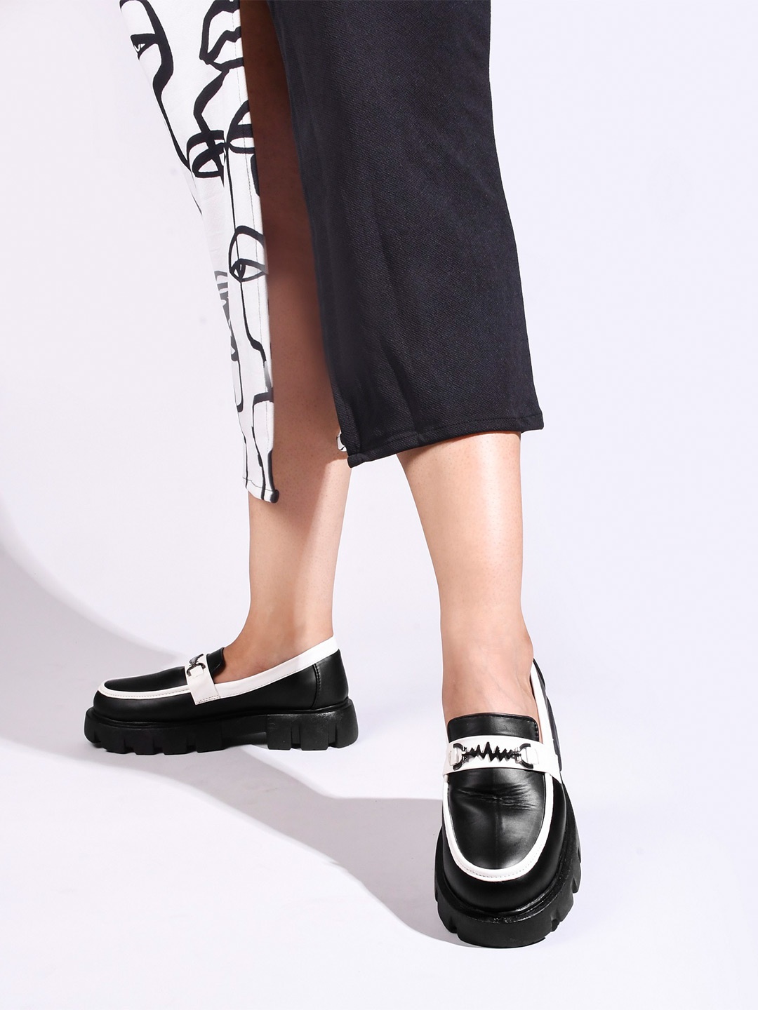 

TRYME Women Sneakers, Black