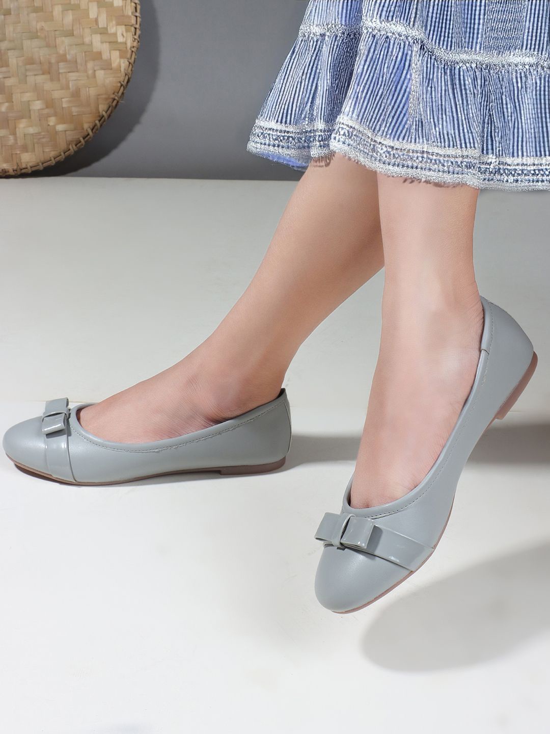 

Carlton London Women Ballerinas with Bows Flats, Grey