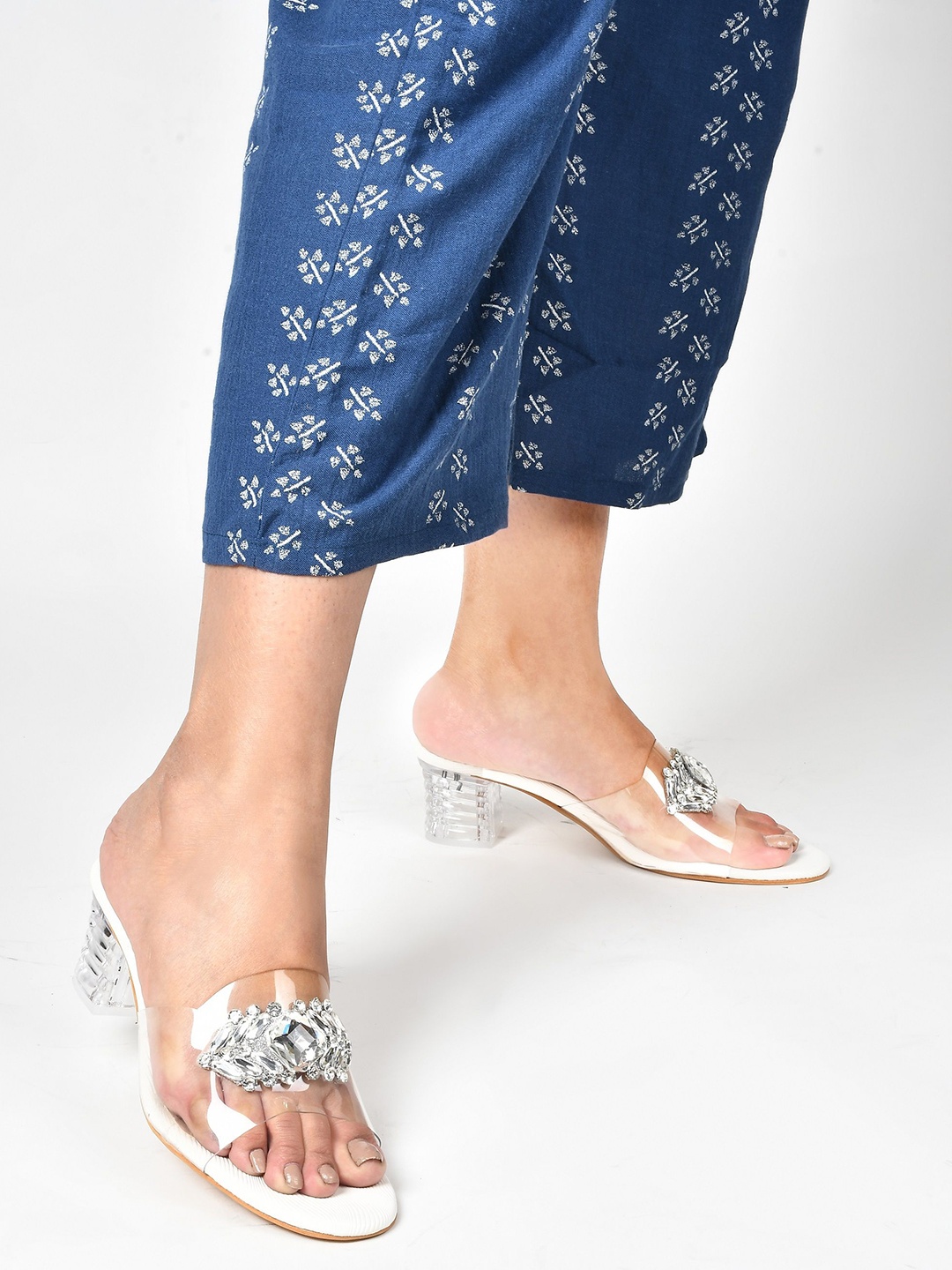 

TRYME Party Block Sandals, White