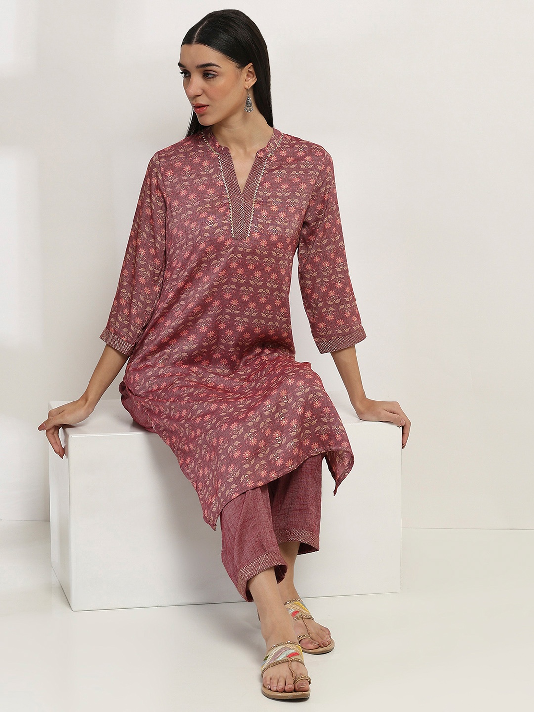 

Rangriti Floral Printed Mandarin Collar Straight Kurta With Salwar, Maroon