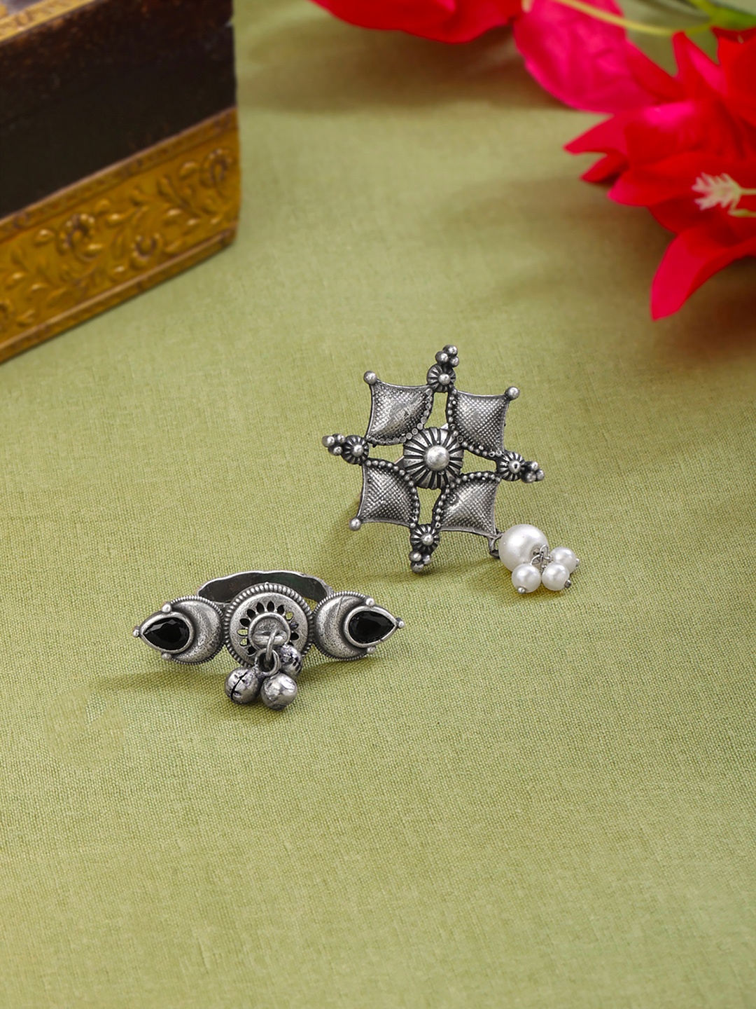 

Yellow Chimes Rings Oxidised Silver-Plated Finger Ring Set For Women 2Pcs