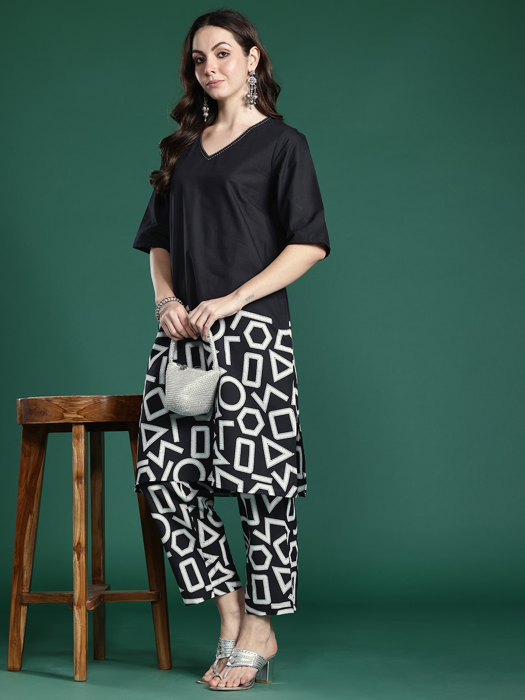 

Indo Era Geometric Printed Pure Cotton Kurta with Palazzos, Black