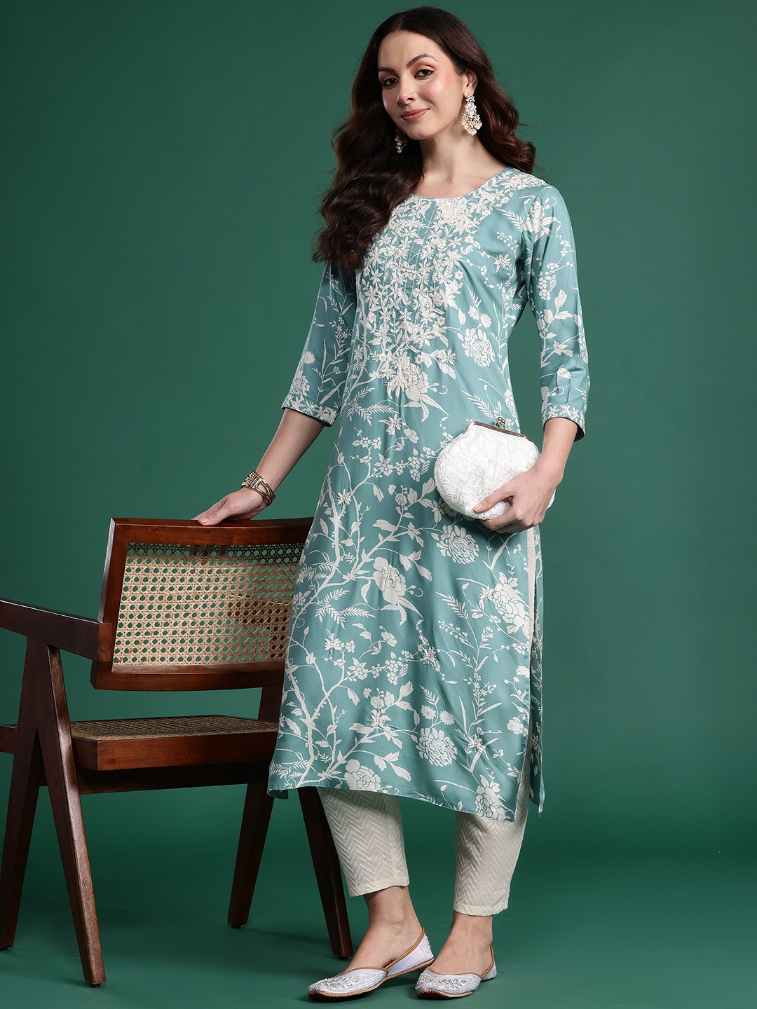 

Indo Era Women Floral Embroidered Thread Work Kurta, Blue