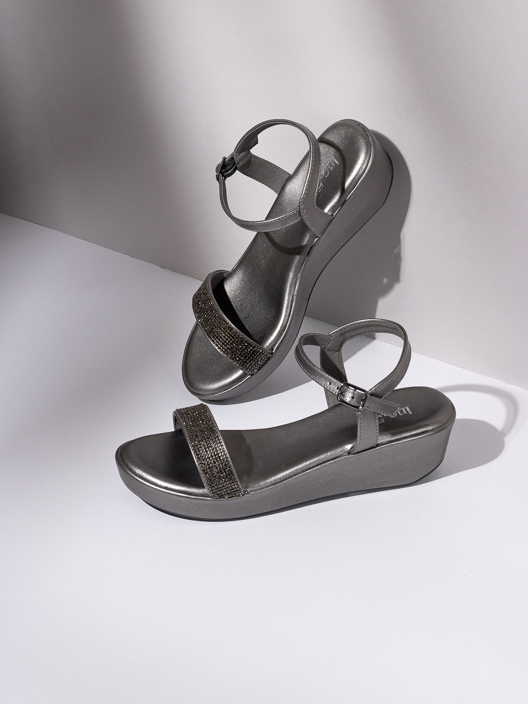 

Inc 5 Party Wedge Sandals, Grey