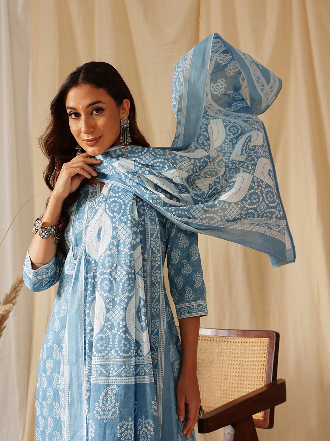 

Ginni Arora Label Women Floral Printed Regular Pure Cotton Kurta with Trousers & With Dupatta, Blue