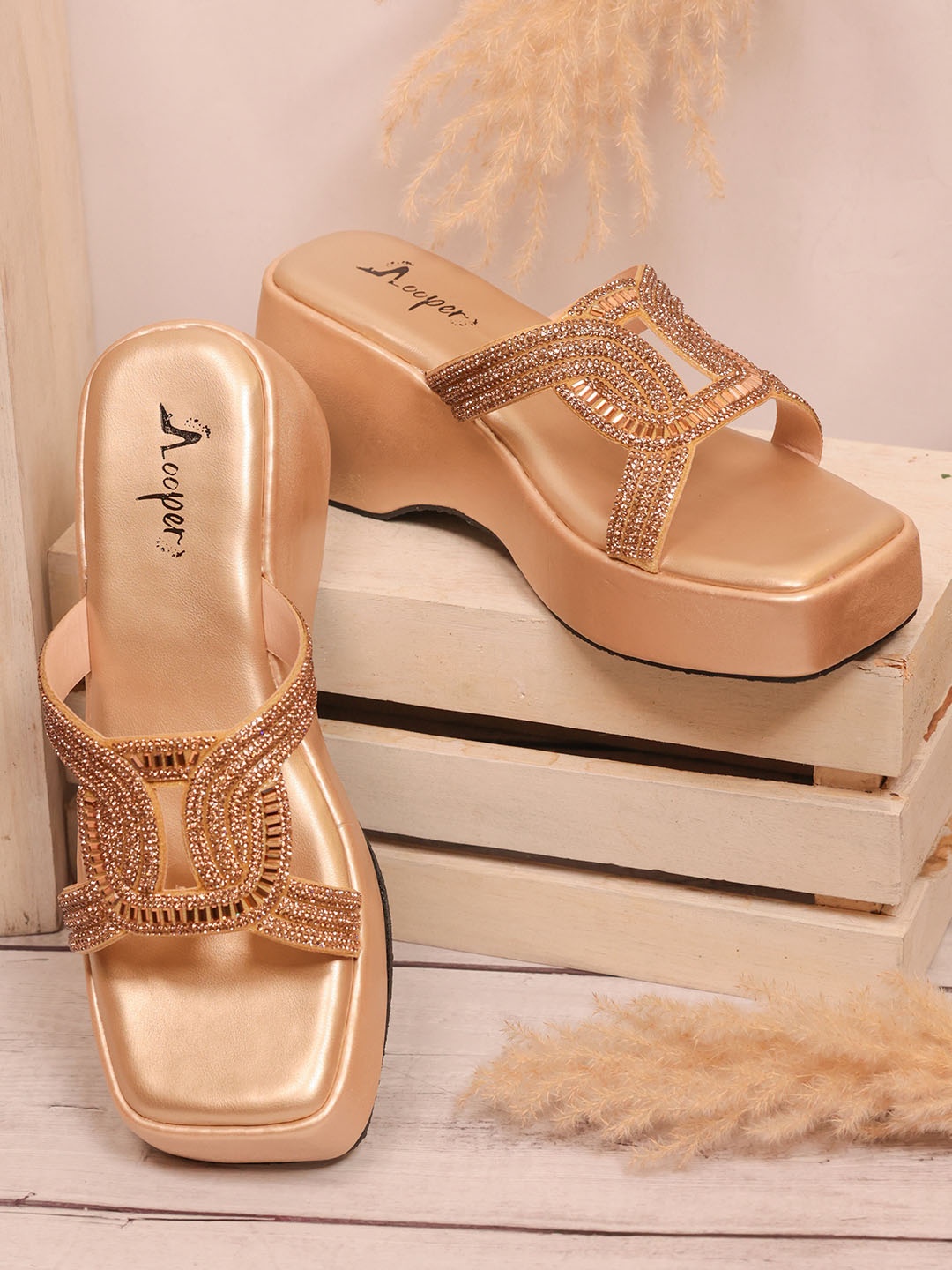 

Looper Women Embellished Fancy Golden Wedges, Gold