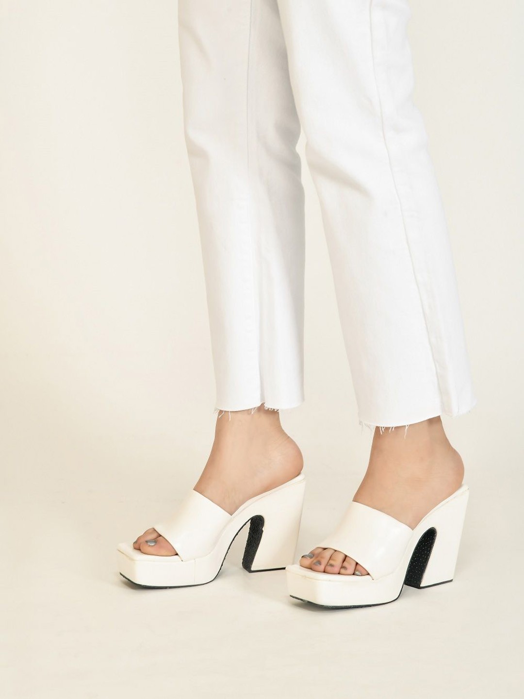 

TRYME Party Block Sandals, White