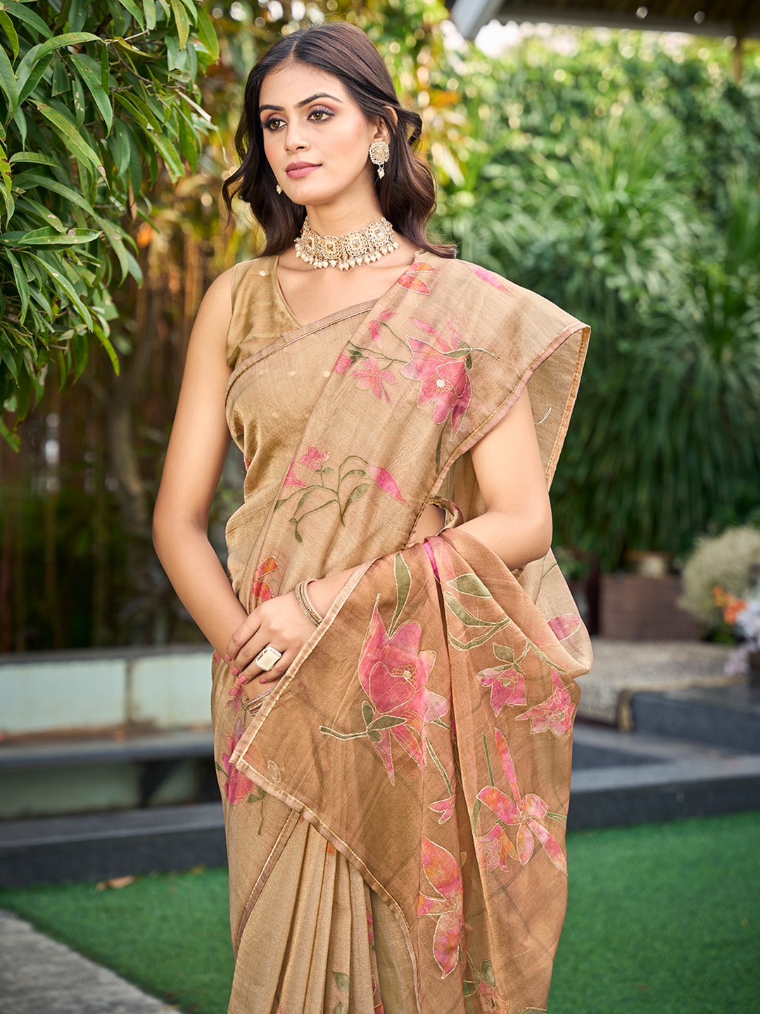 

Ishin Floral Zari Tissue Saree, Peach