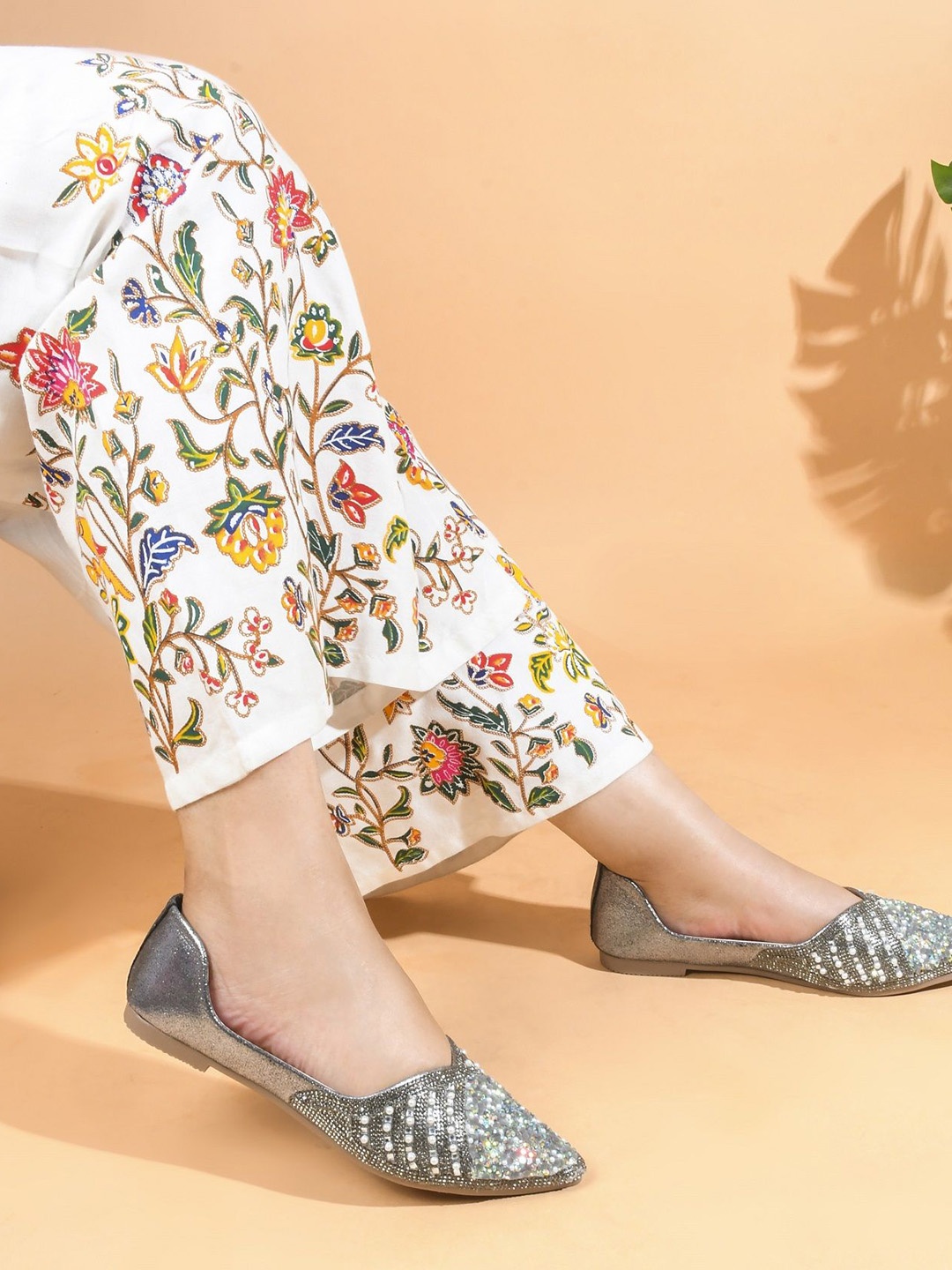 

TRYME Women Printed Ethnic Open Toe Flats, Grey