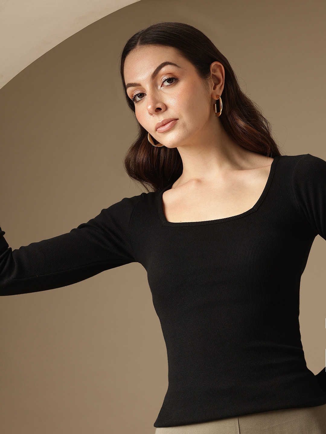 

Chemistry Solid Round Neck Top, Black