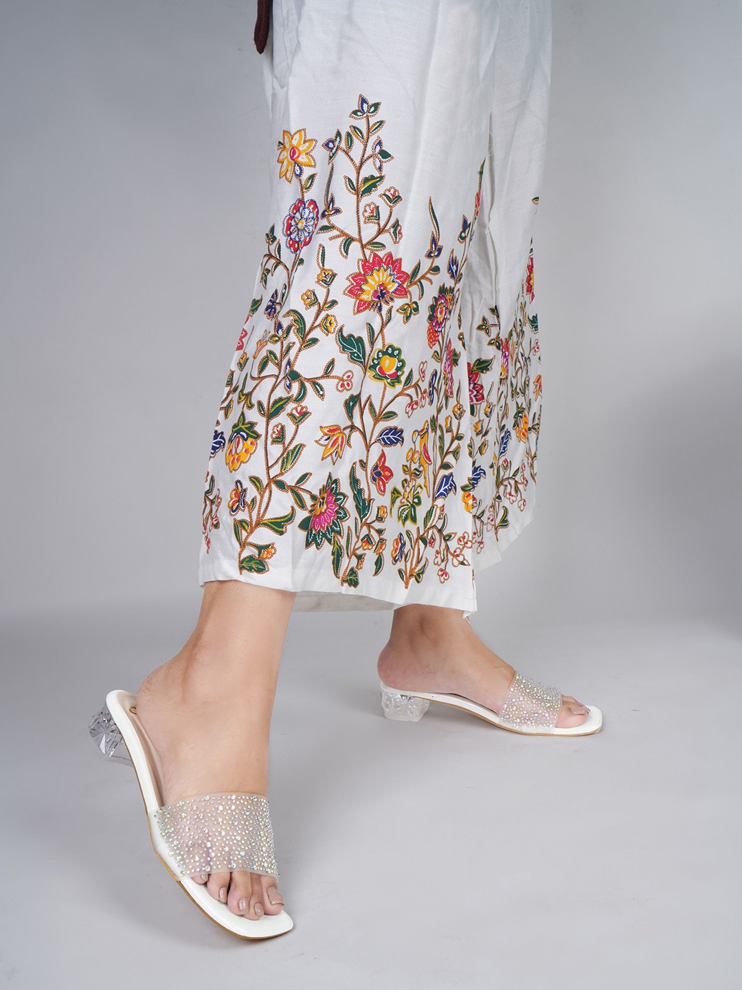 

TRYME Party Block Sandals, White