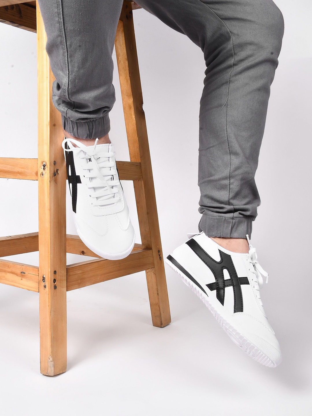 

TRYME Men Sneakers, Black