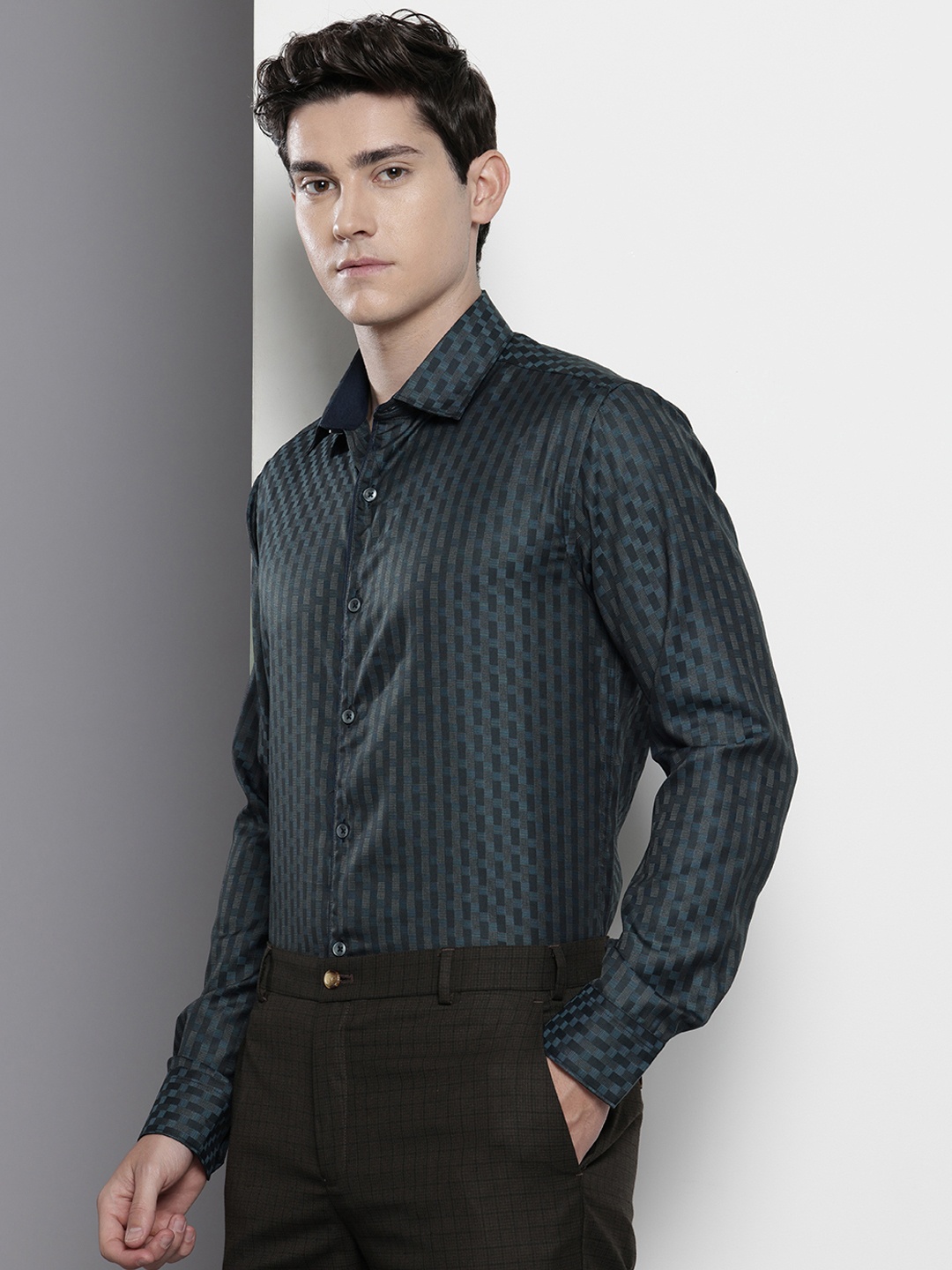 

The Indian Garage Co. X Luxe Slim Fit Checked Formal Shirt, Black