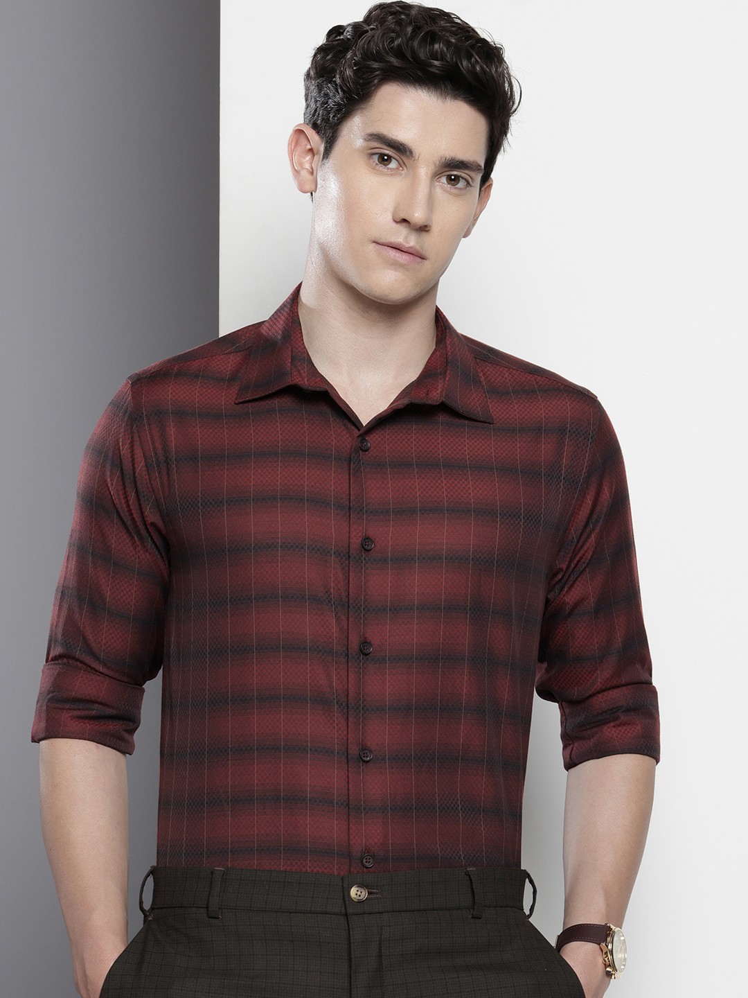 

The Indian Garage Co. X Luxe Slim Fit Checked Formal Shirt, Maroon