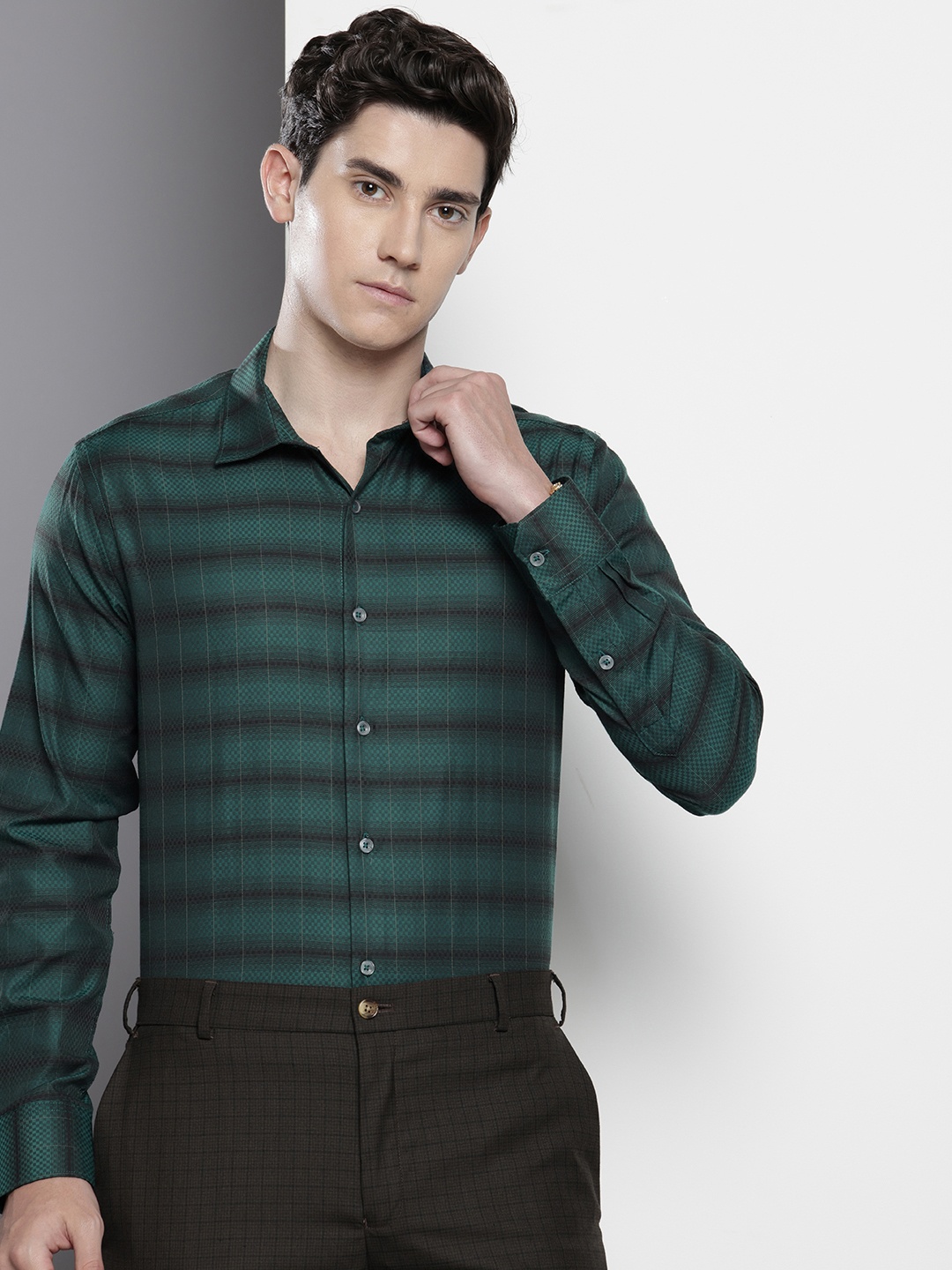 

The Indian Garage Co. X Luxe Slim Fit Checked Formal Shirt, Green