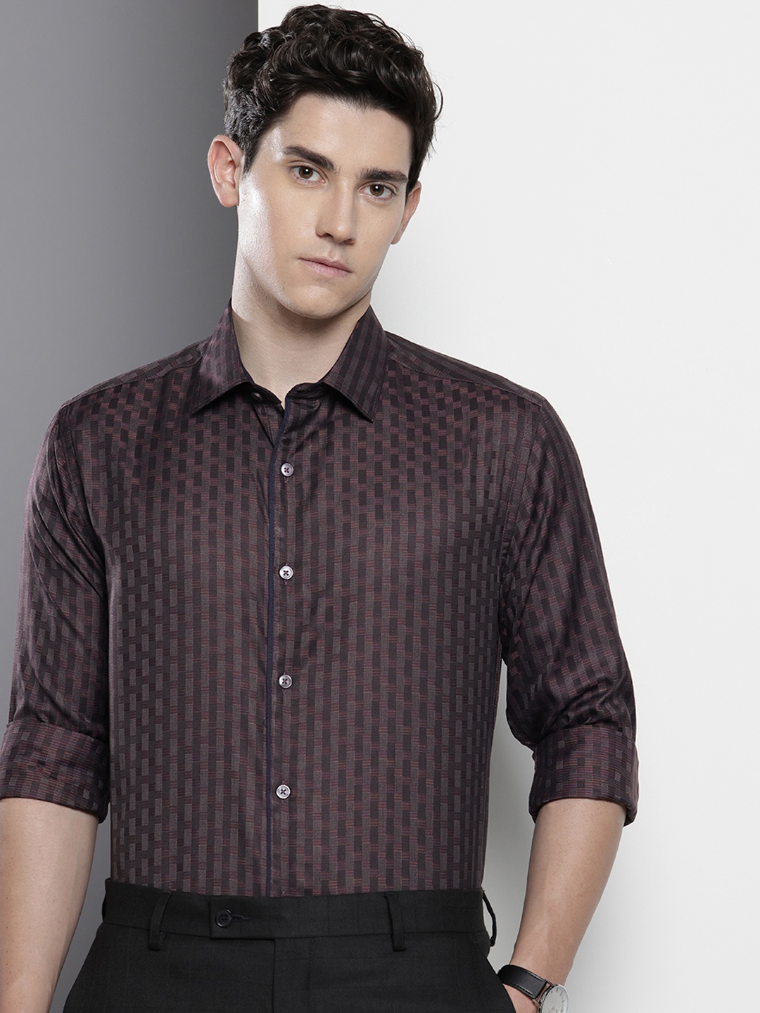 

The Indian Garage Co. X Luxe Slim Fit Checked Formal Shirt, Burgundy