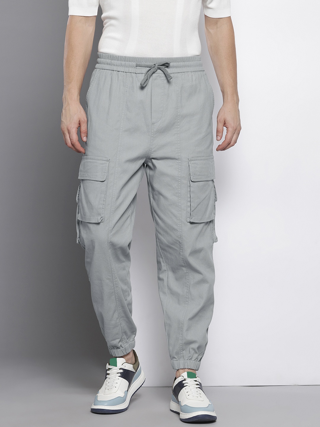 

The Indian Garage Co Men Cotton Loose Fit Cargo Joggers, Grey