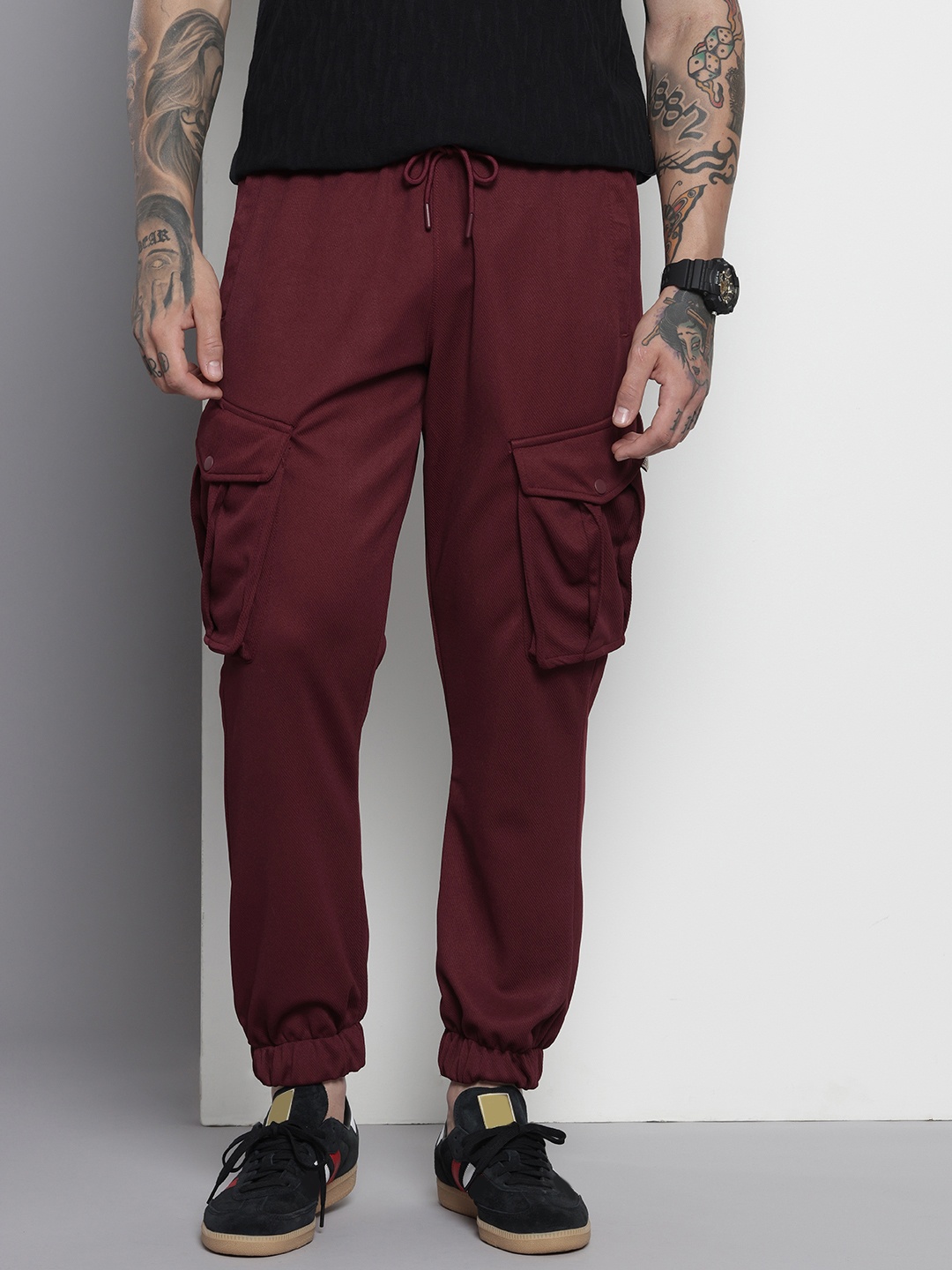 

The Indian Garage Co Men Regular Fit Joggers, Maroon