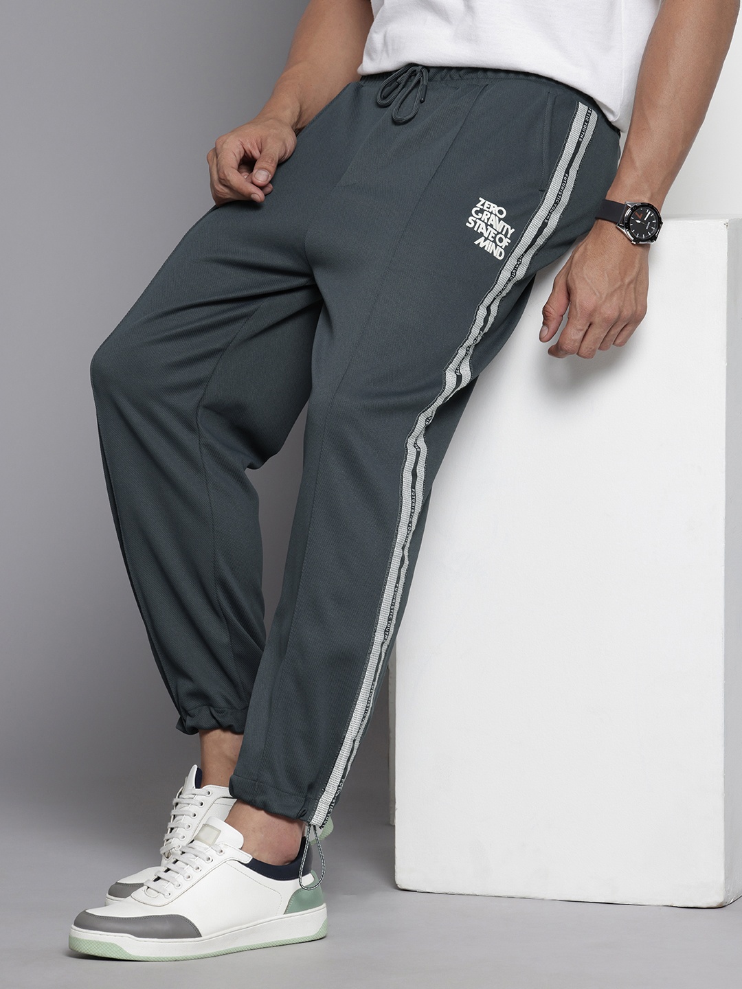 

The Indian Garage Co Men Relaxed Fit Textured Joggers, Grey