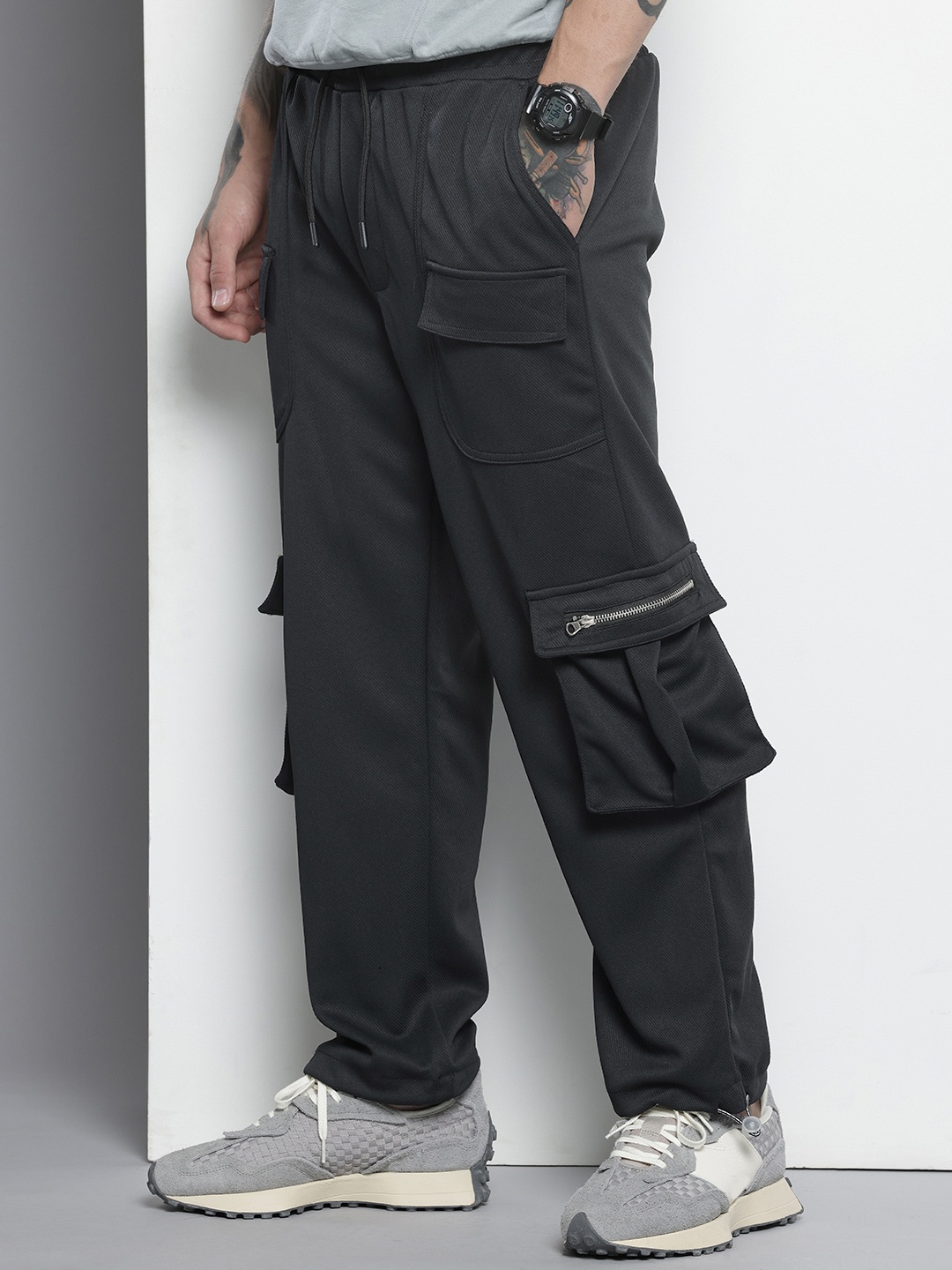 

The Indian Garage Co Men Relaxed Fit Textured Cargo Track Pant, Black