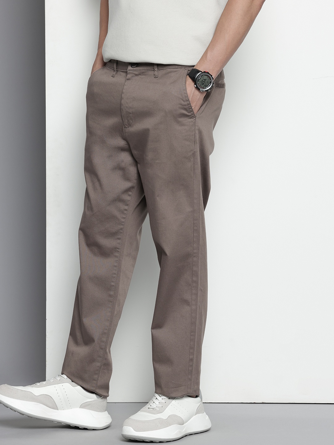 

The Indian Garage Co Men Regular Fit Chinos Trousers, Grey