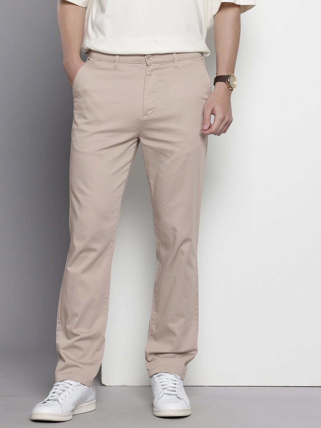 

The Indian Garage Co Men Regular Fit Chinos Trousers, Beige