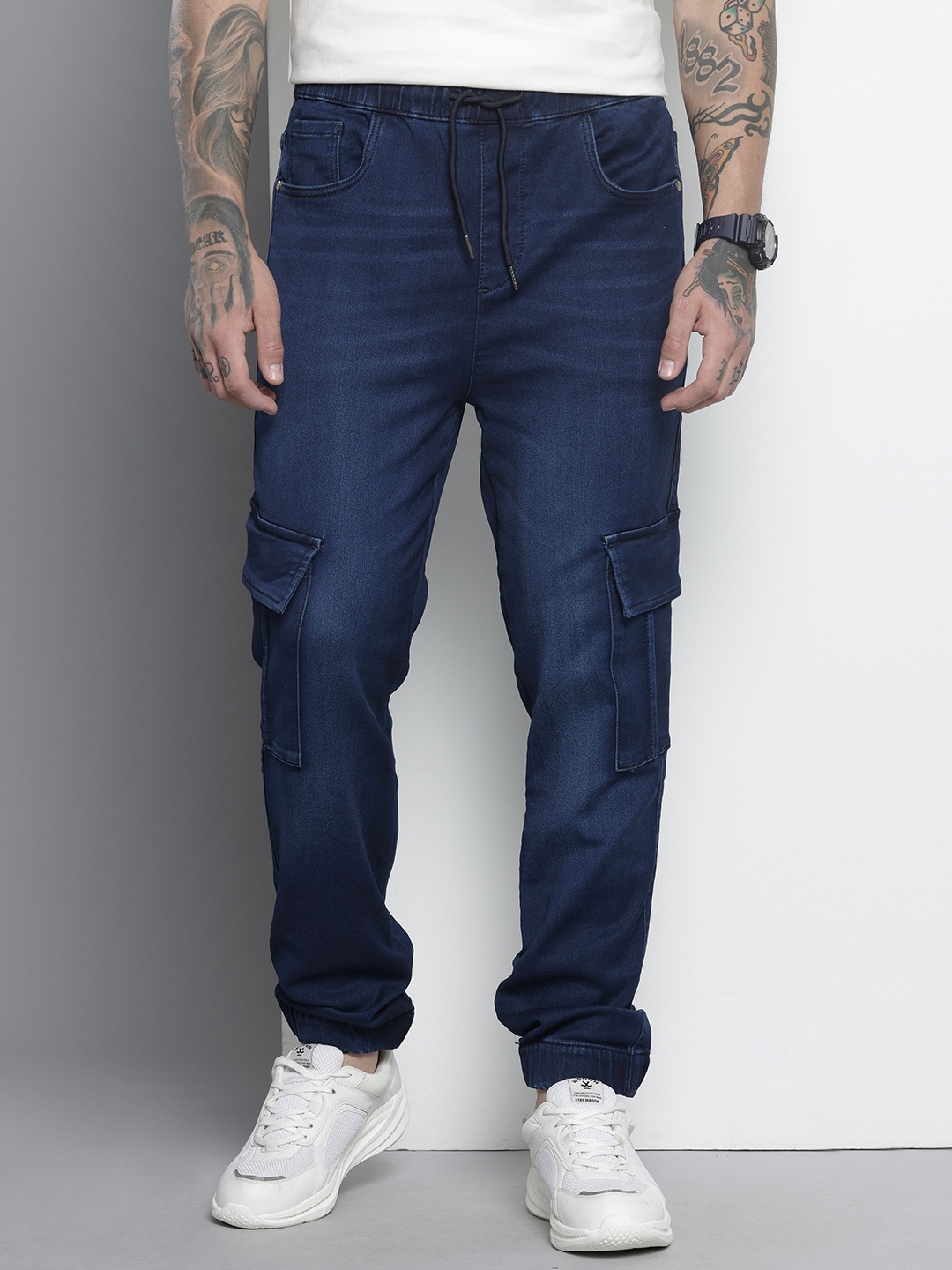 

The Indian Garage Co Men Light Fade Stretchable Cargo Jeans, Blue