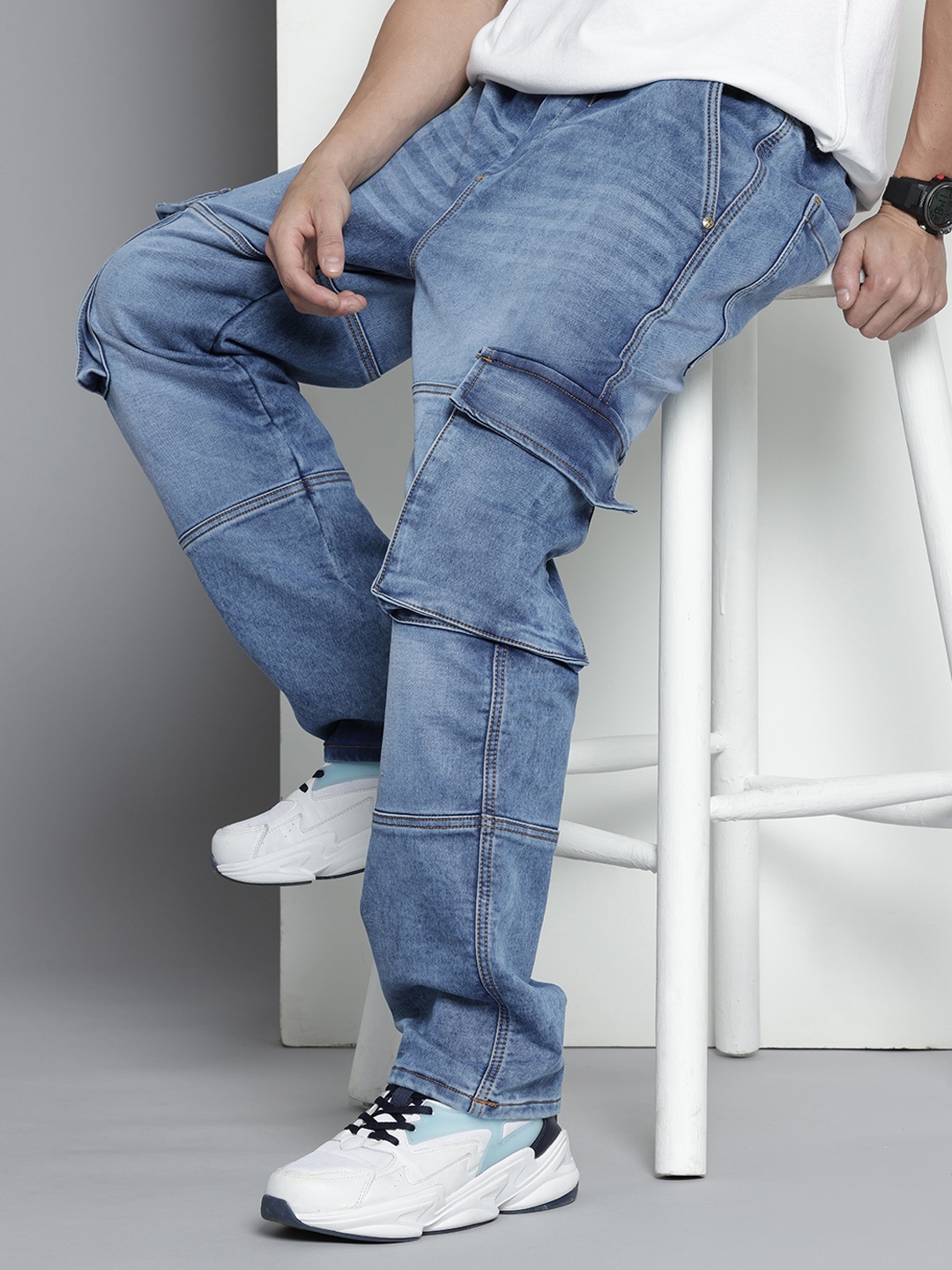 

The Indian Garage Co Men Light Fade Stretchable Cargo Jeans, Blue