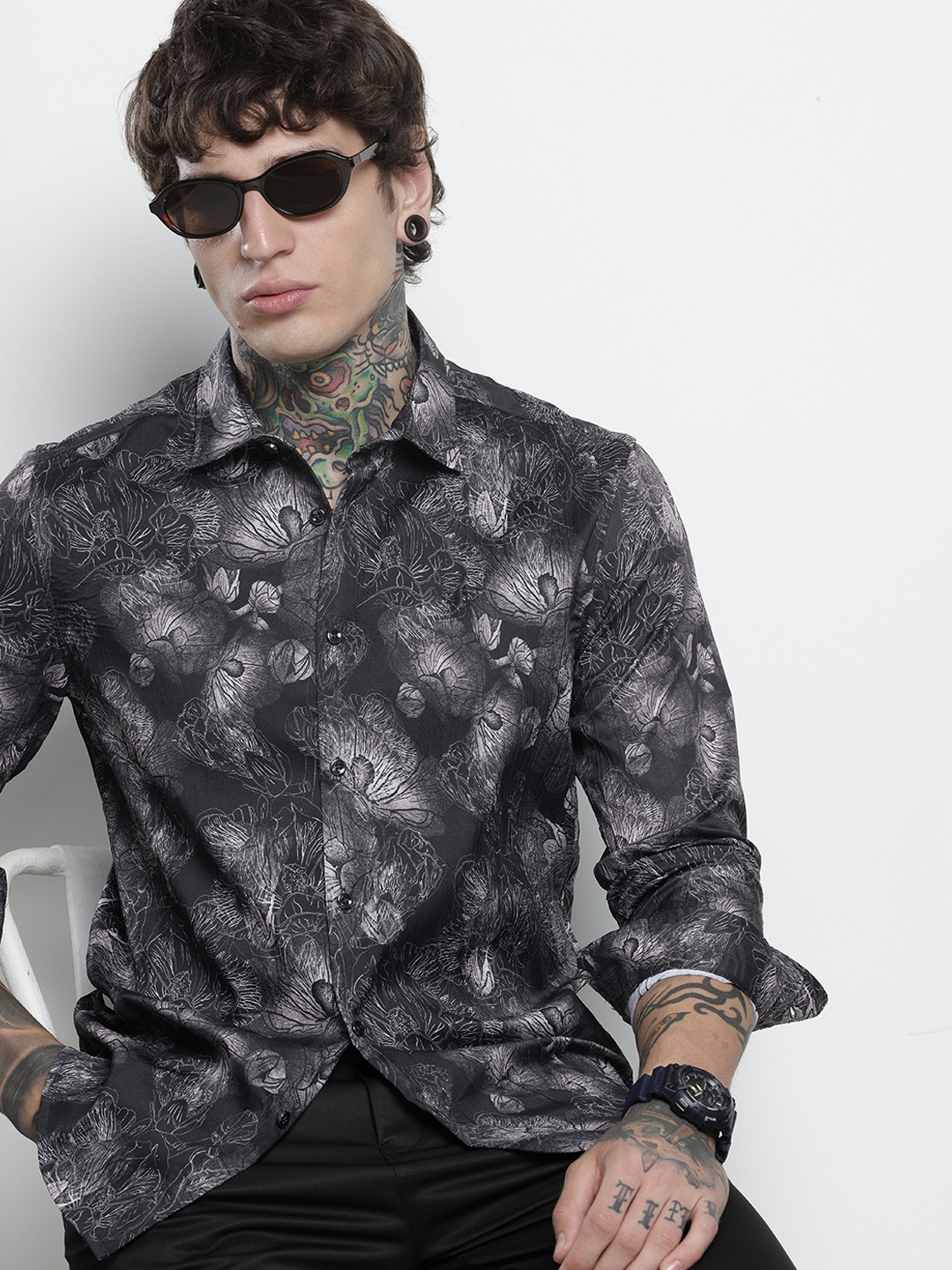 

The Indian Garage Co Slim Fit Floral Printed Casual Shirt, Black