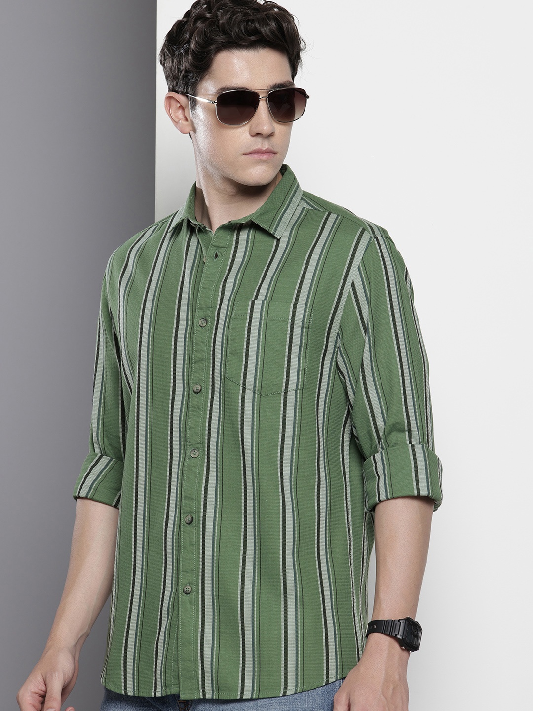 

The Indian Garage Co Pure Cotton Slim Fit Opaque Textured & Striped Casual Shirt, Green