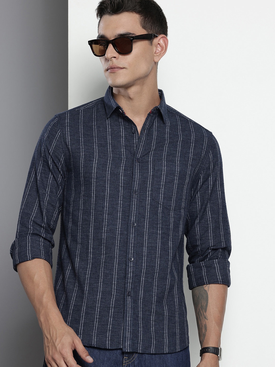 

The Indian Garage Co Slim Fit Vertical Stripes Casual Shirt, Navy blue