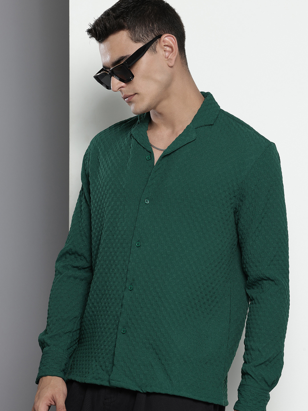 

The Indian Garage Co. Relaxed Fit Opaque Self Design Textured Casual Shirt, Green