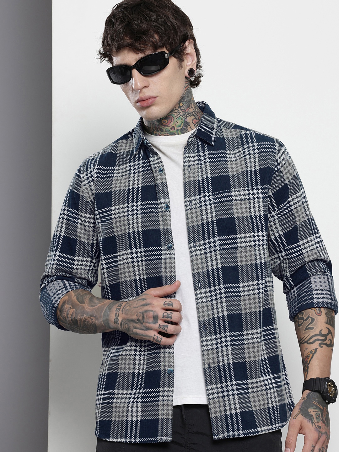 

The Indian Garage Co Checked Corduroy Pure Cotton Casual Shirt, Navy blue