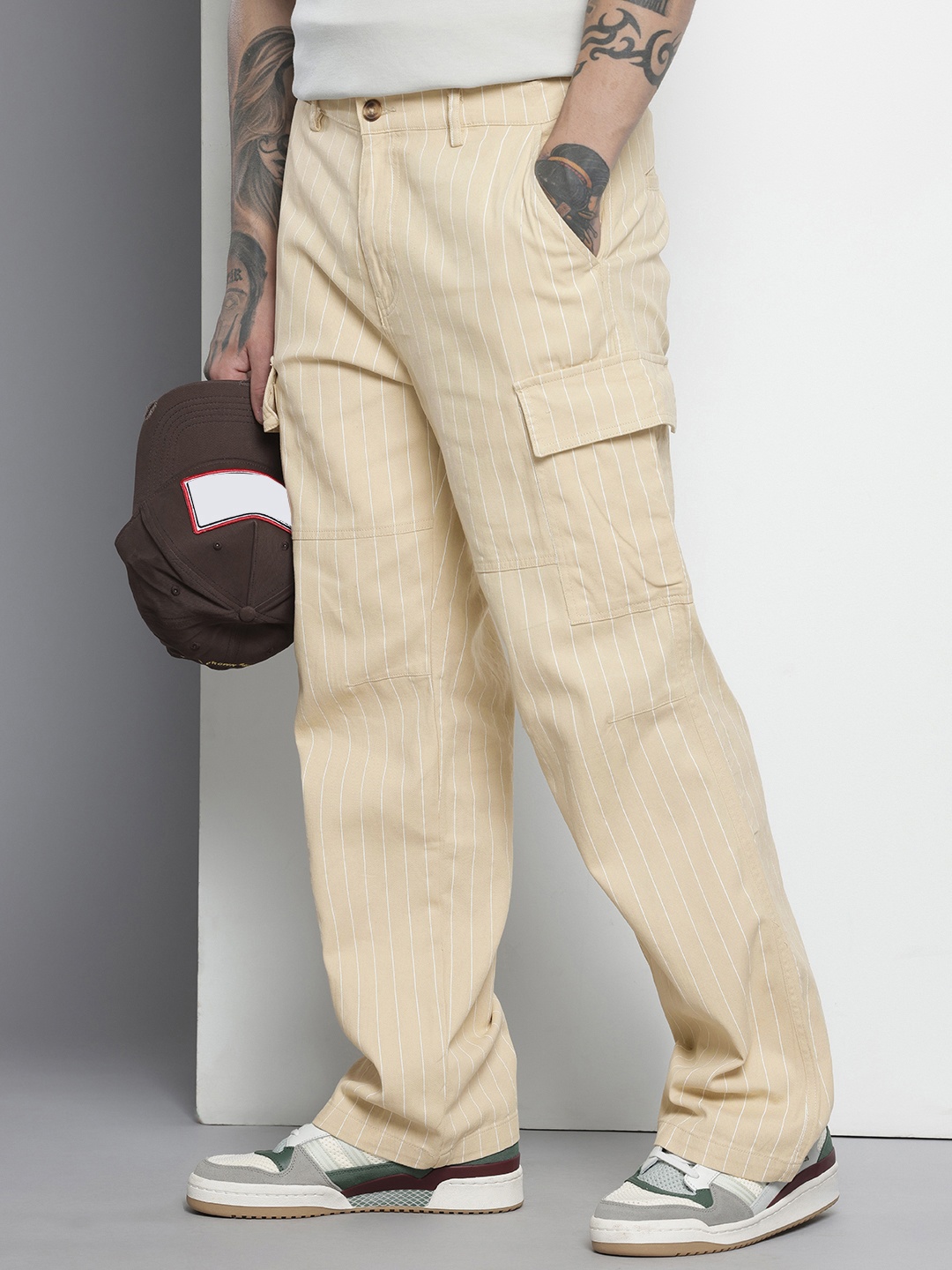 

The Indian Garage Co Men Striped Cargos Trousers, Beige