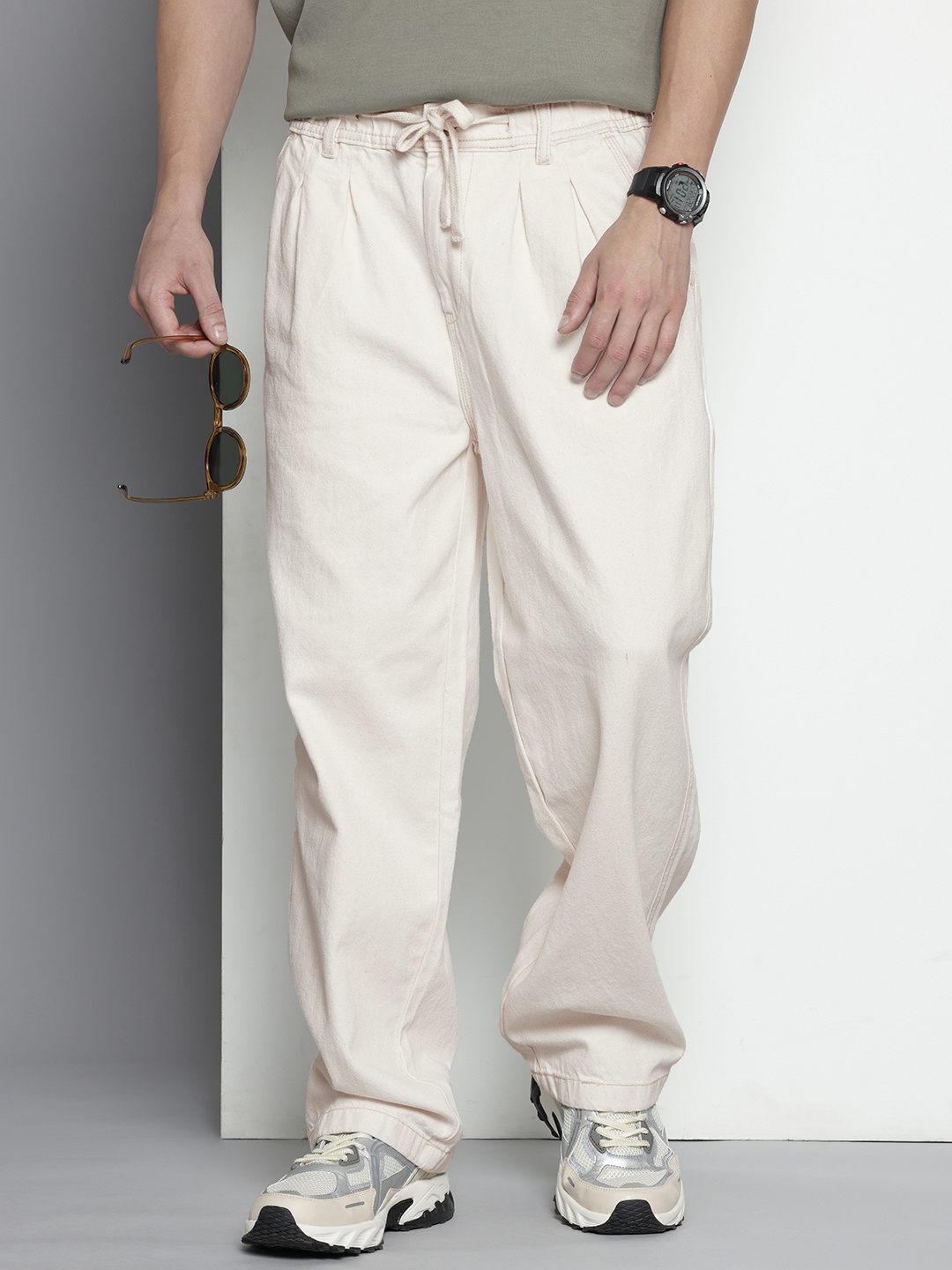 

The Indian Garage Co Men Pleated Relaxed Fit Pure Cotton Jeans, Cream
