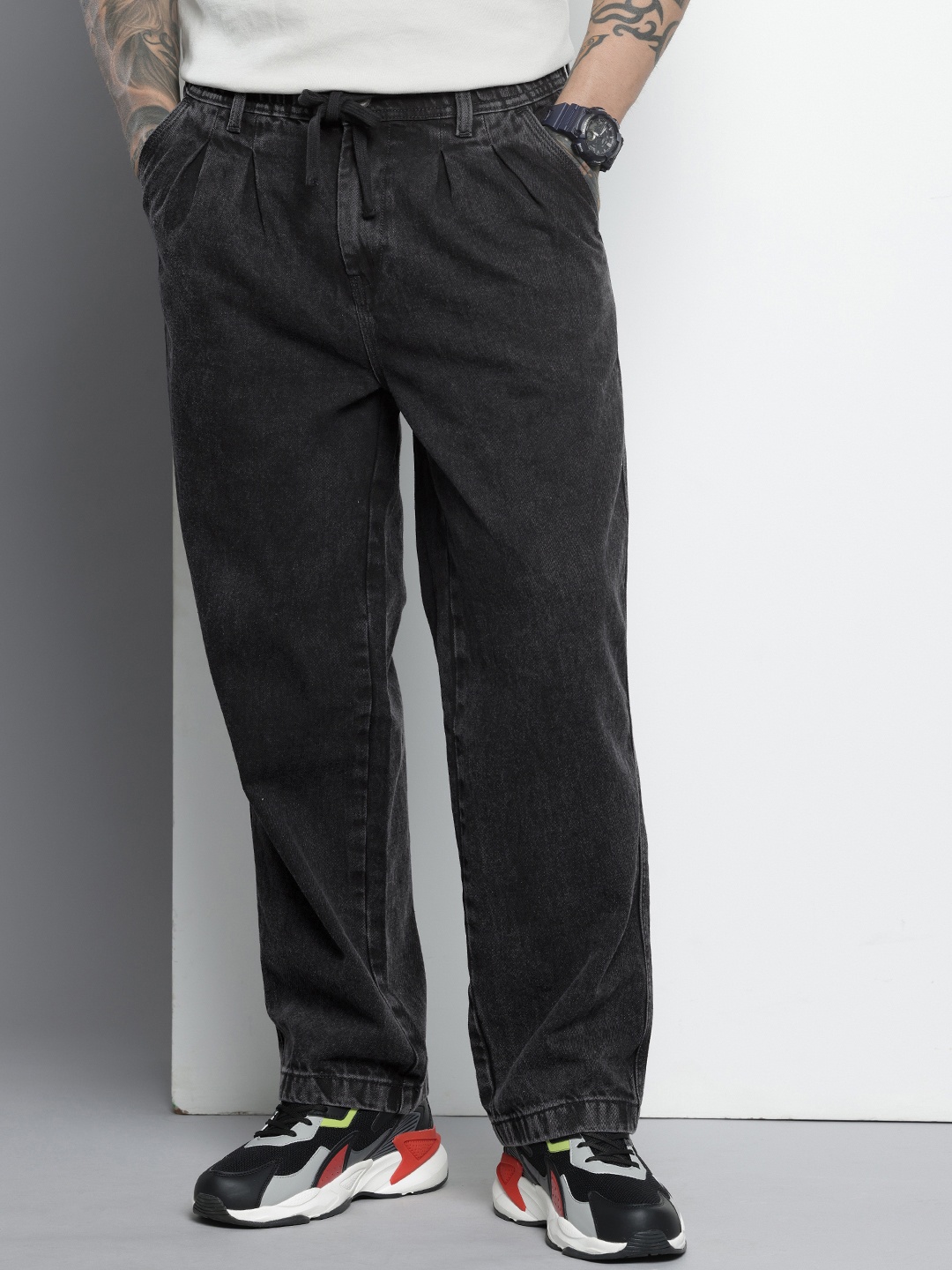 

The Indian Garage Co Men Pure Cotton Relaxed Fit Light Fade Joggers, Black
